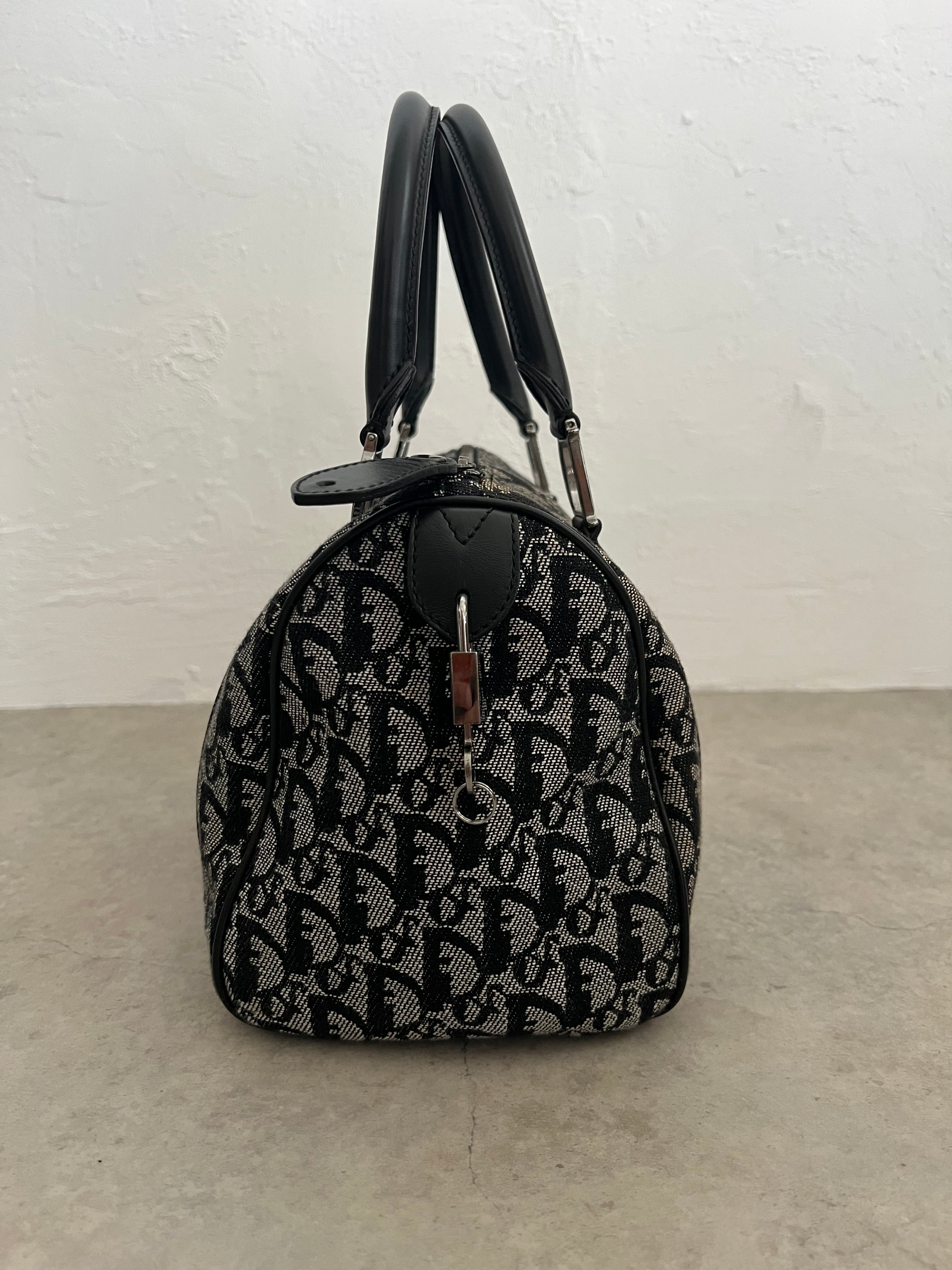 Oblique Trotter Boston Bag — Navy
