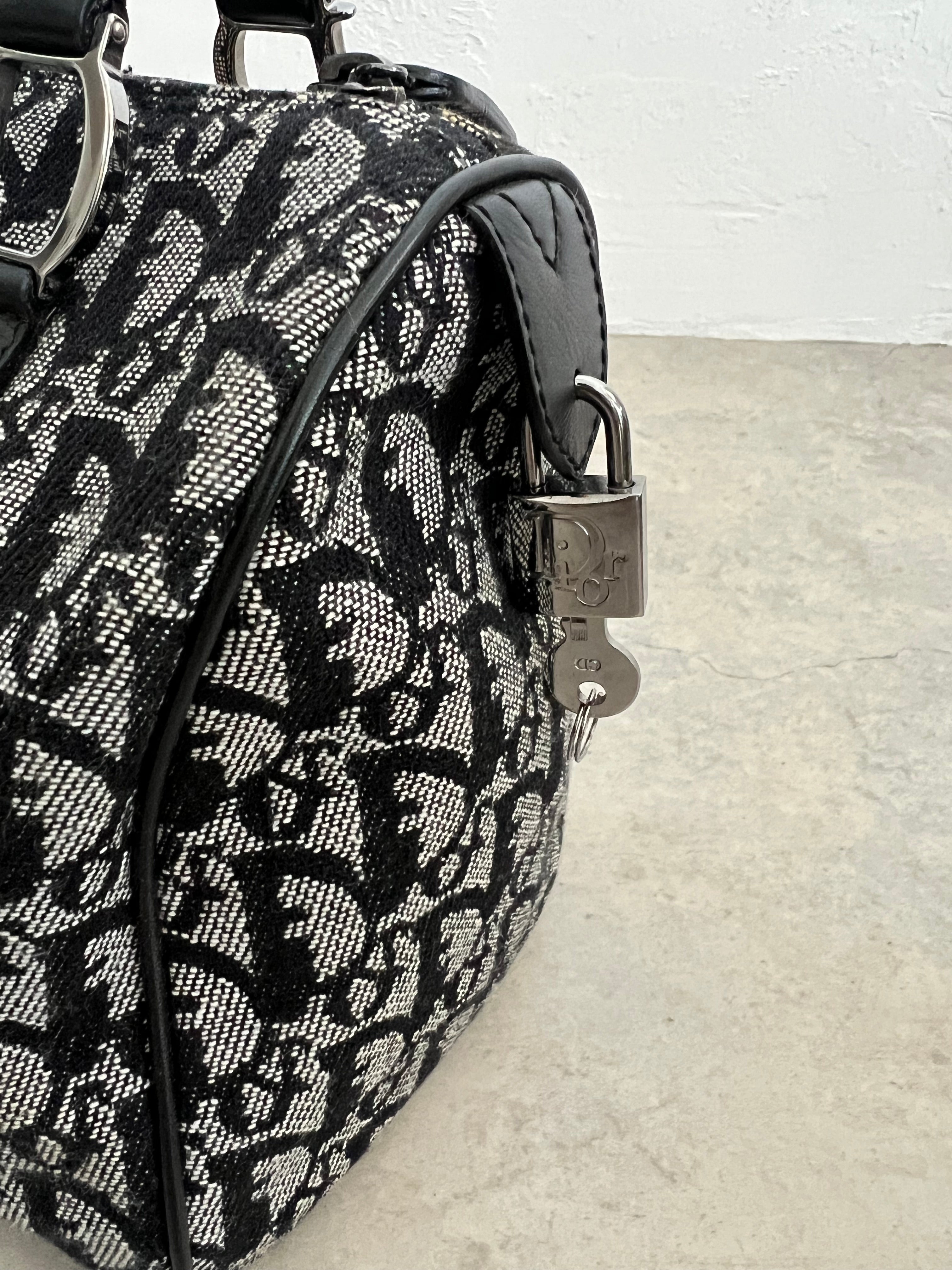 Oblique Trotter Boston Bag — Navy