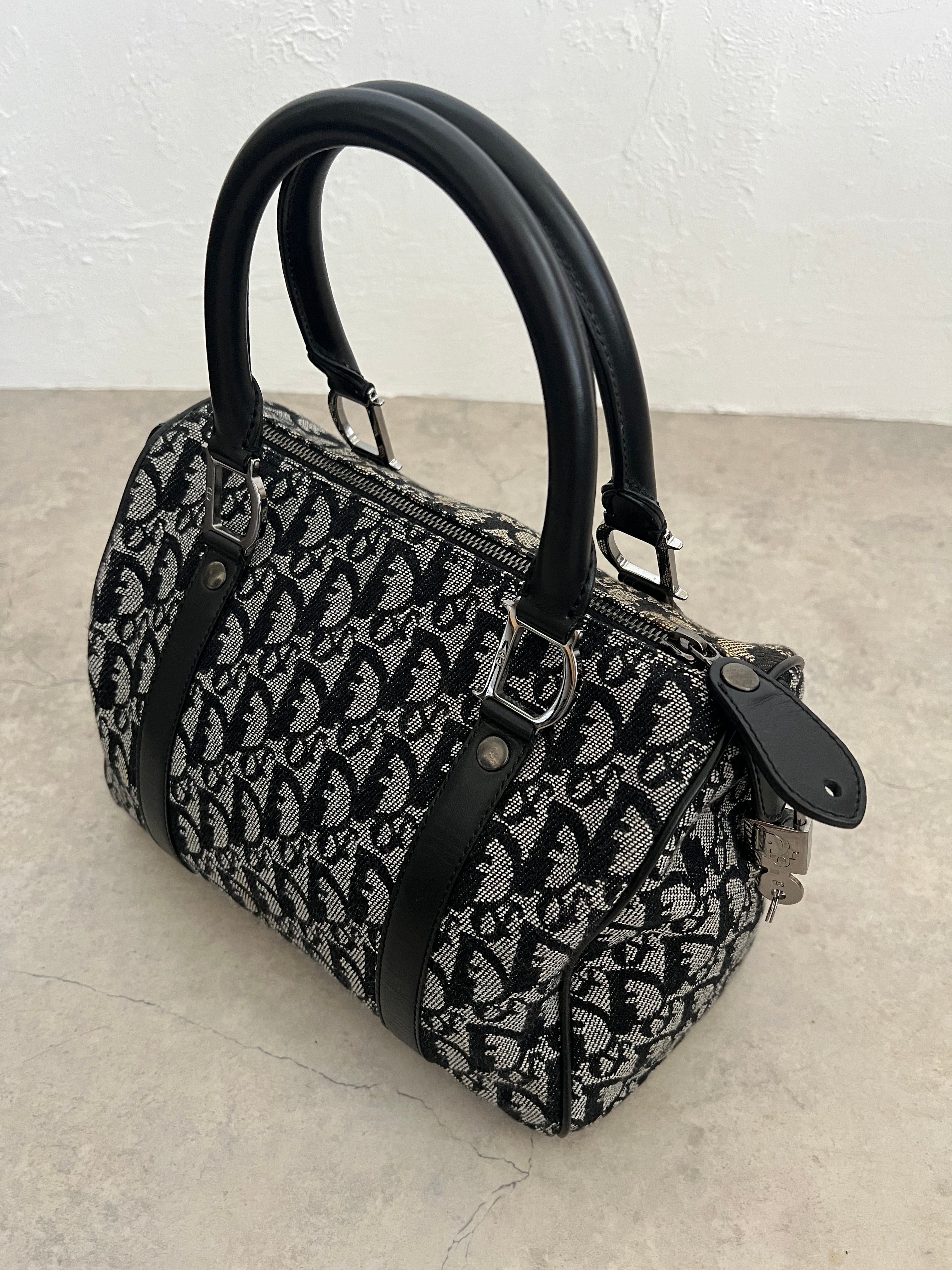 Oblique Trotter Boston Bag — Navy