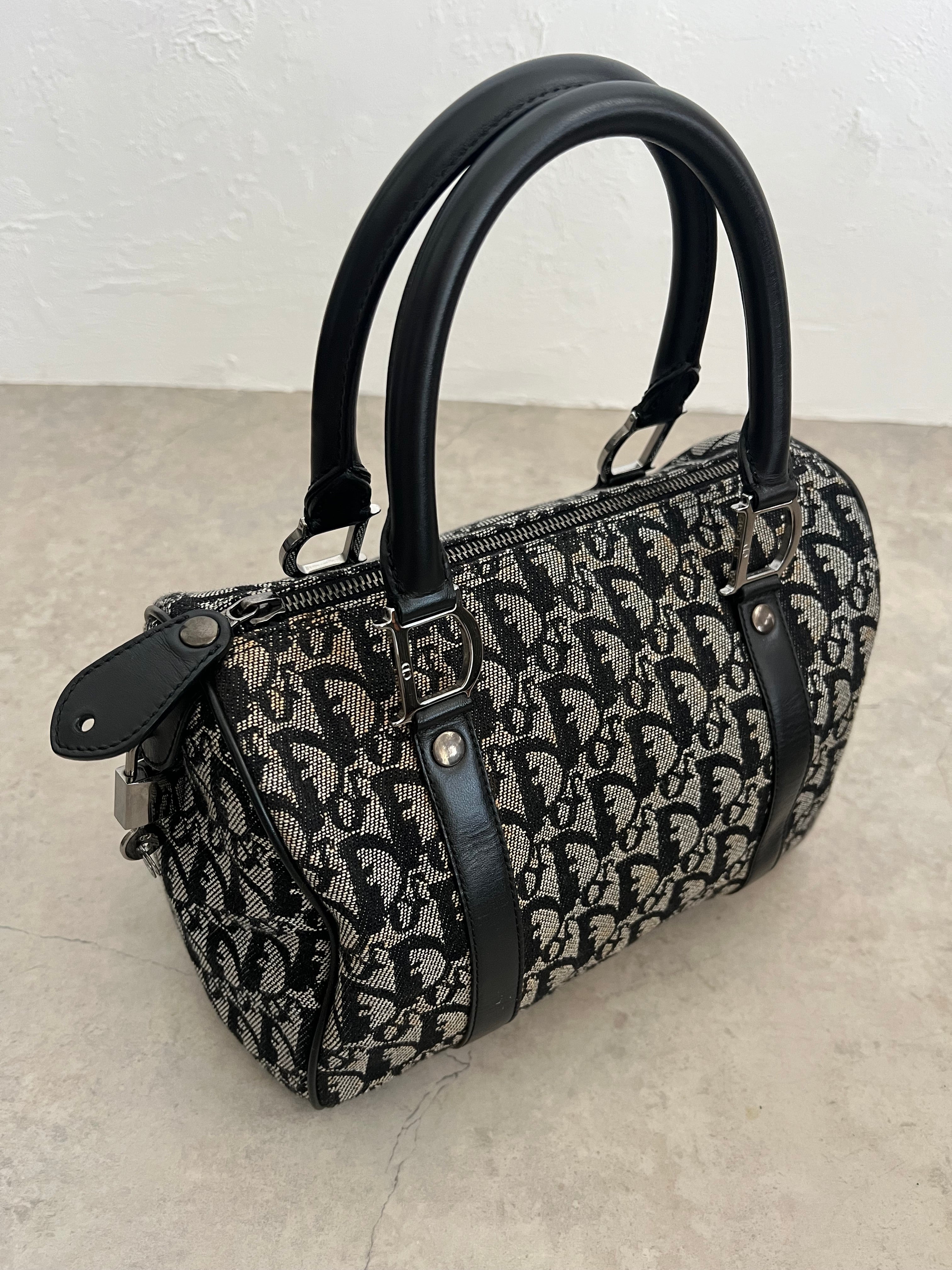 Oblique Trotter Boston Bag — Navy