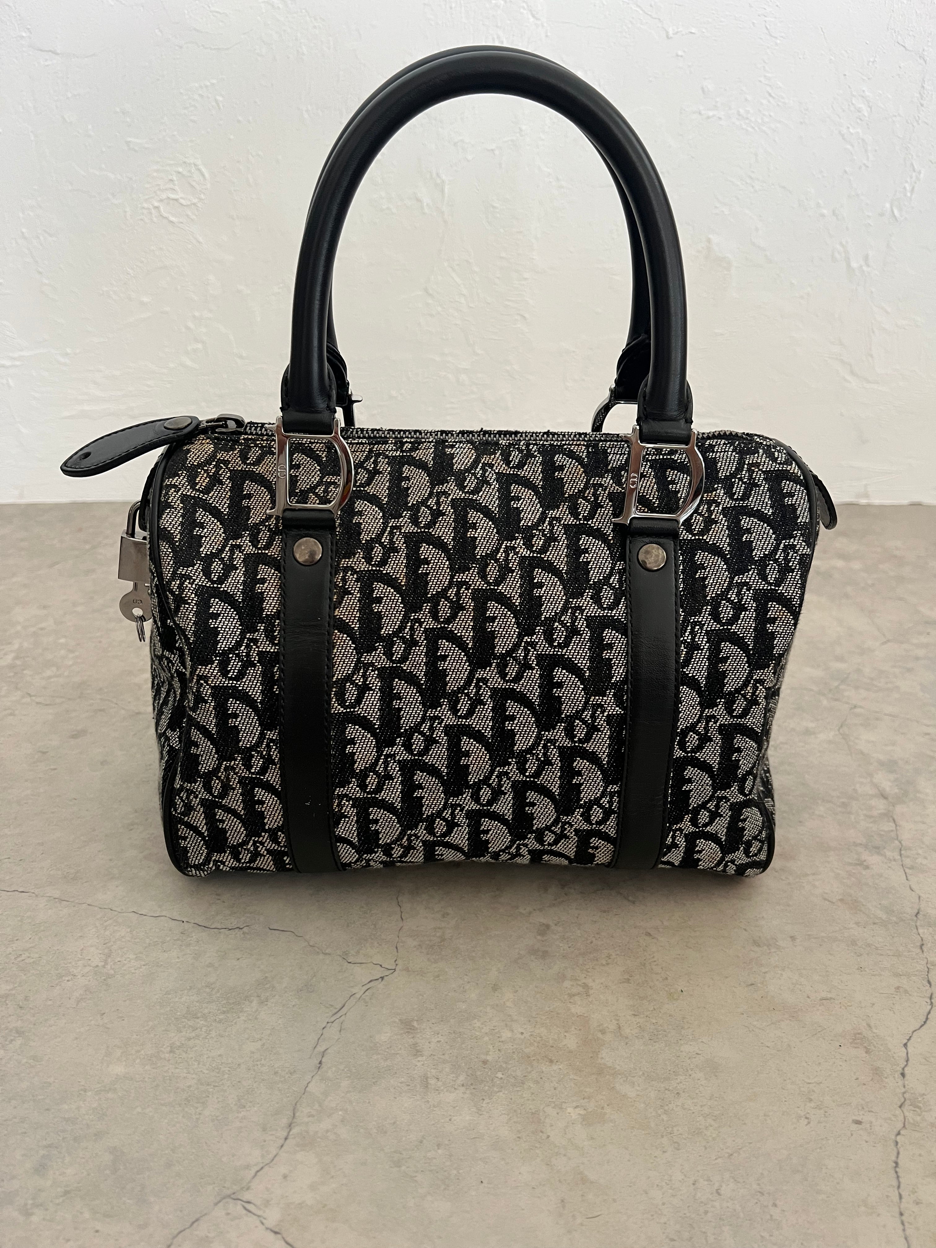 Oblique Trotter Boston Bag — Navy