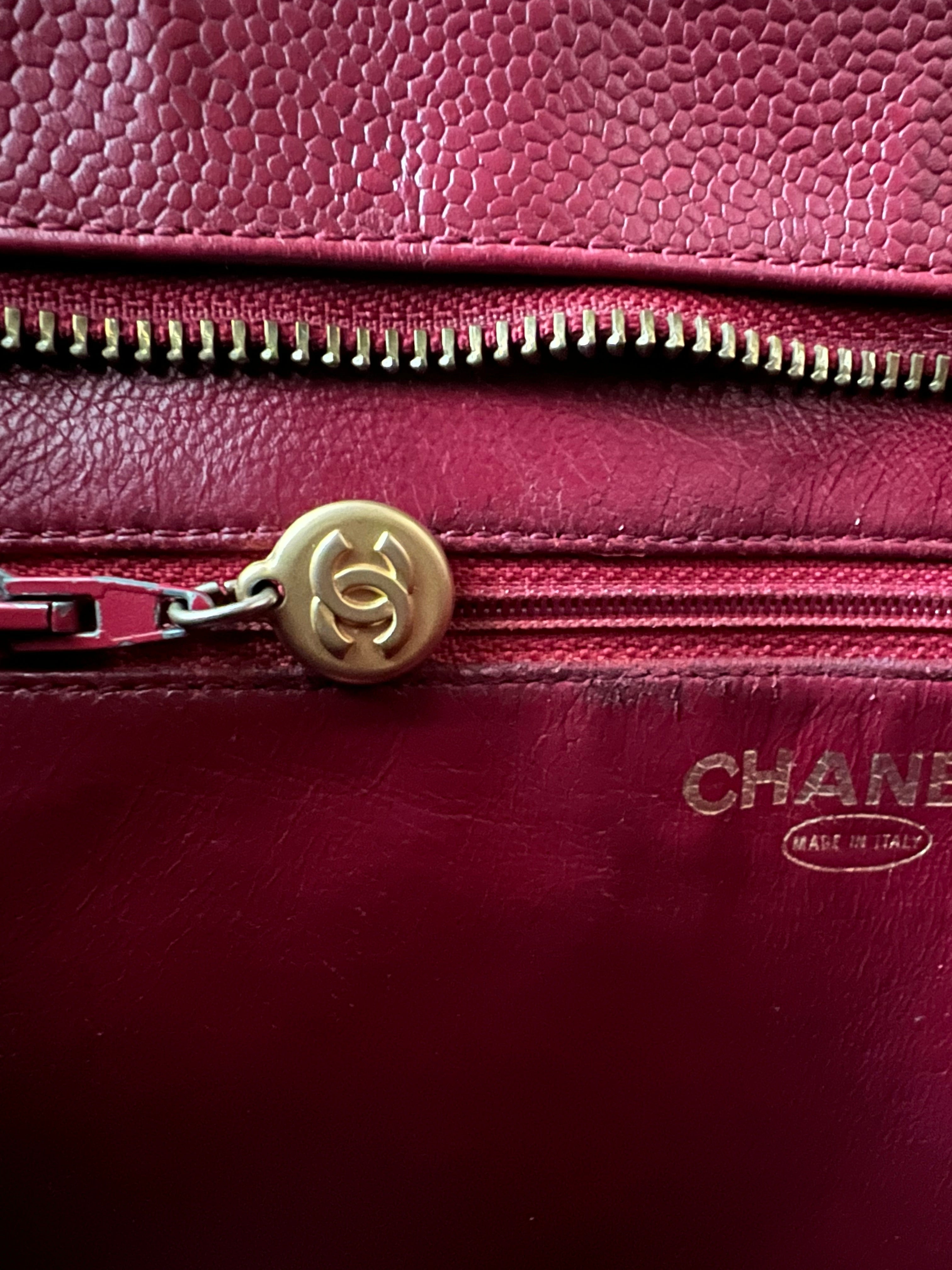 2000-2002 Medallion Tote Caviar in Burgundy Red