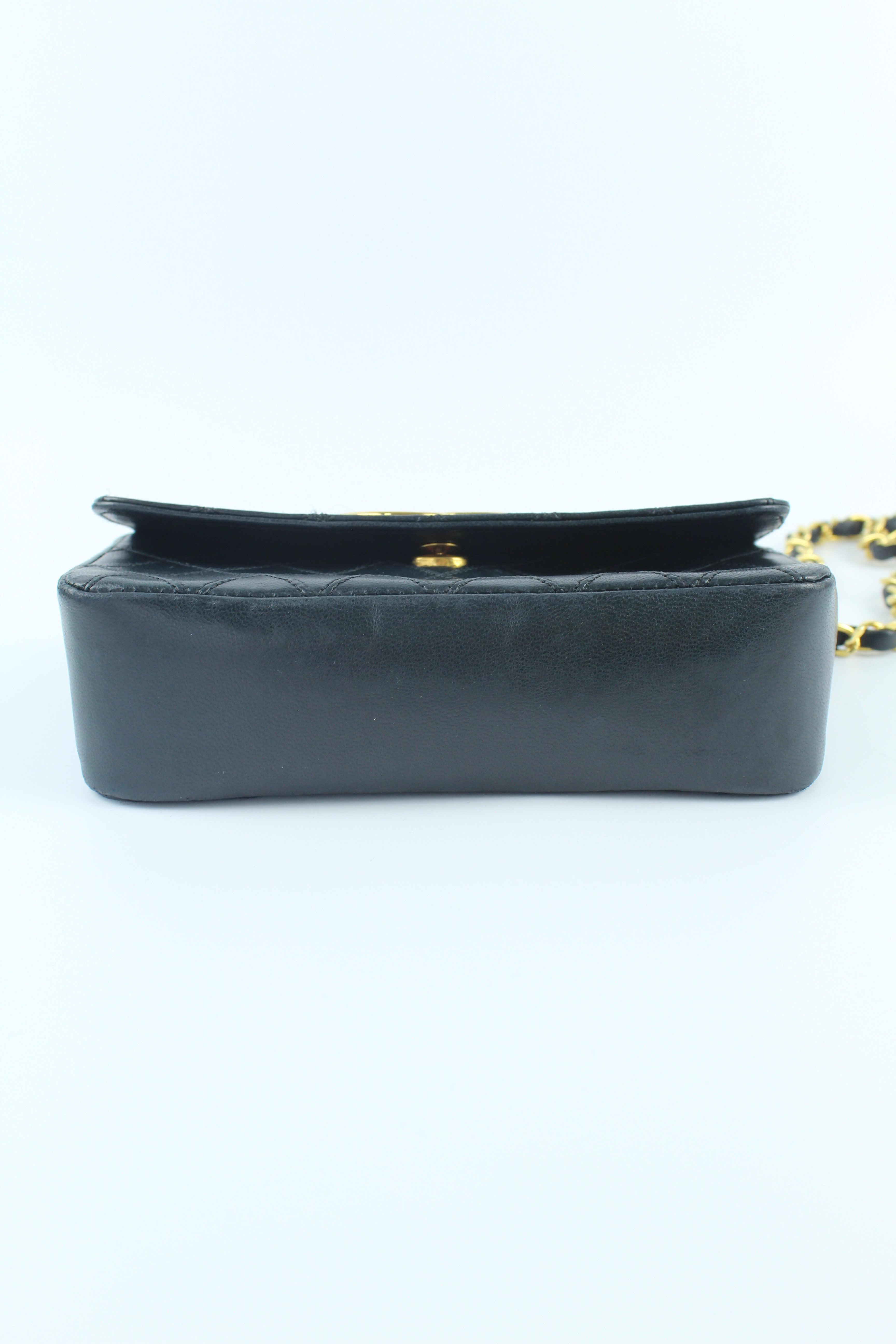 Petit Bicolore chain bag with oversized coco logo