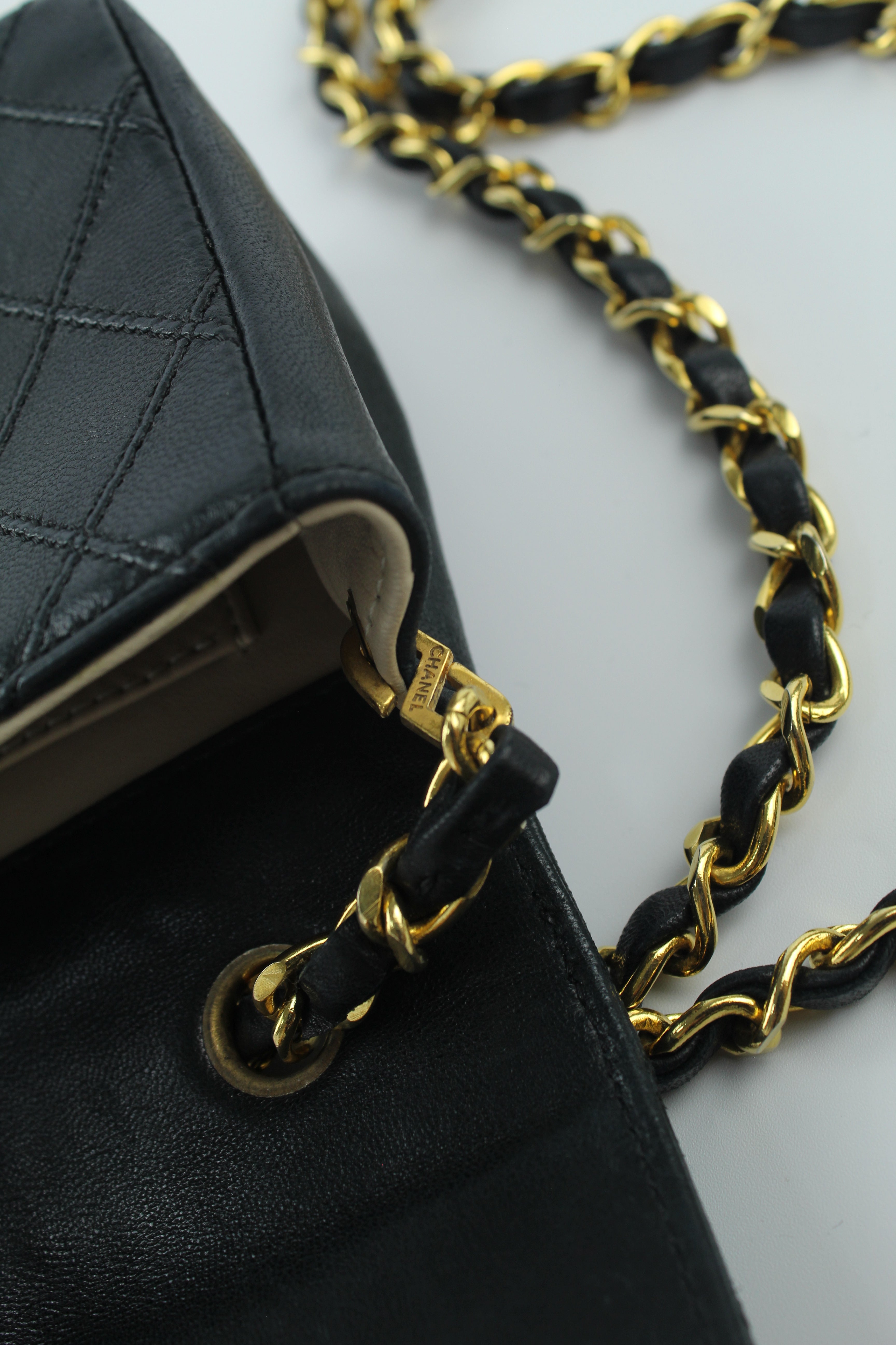 Petit Bicolore chain bag with oversized coco logo