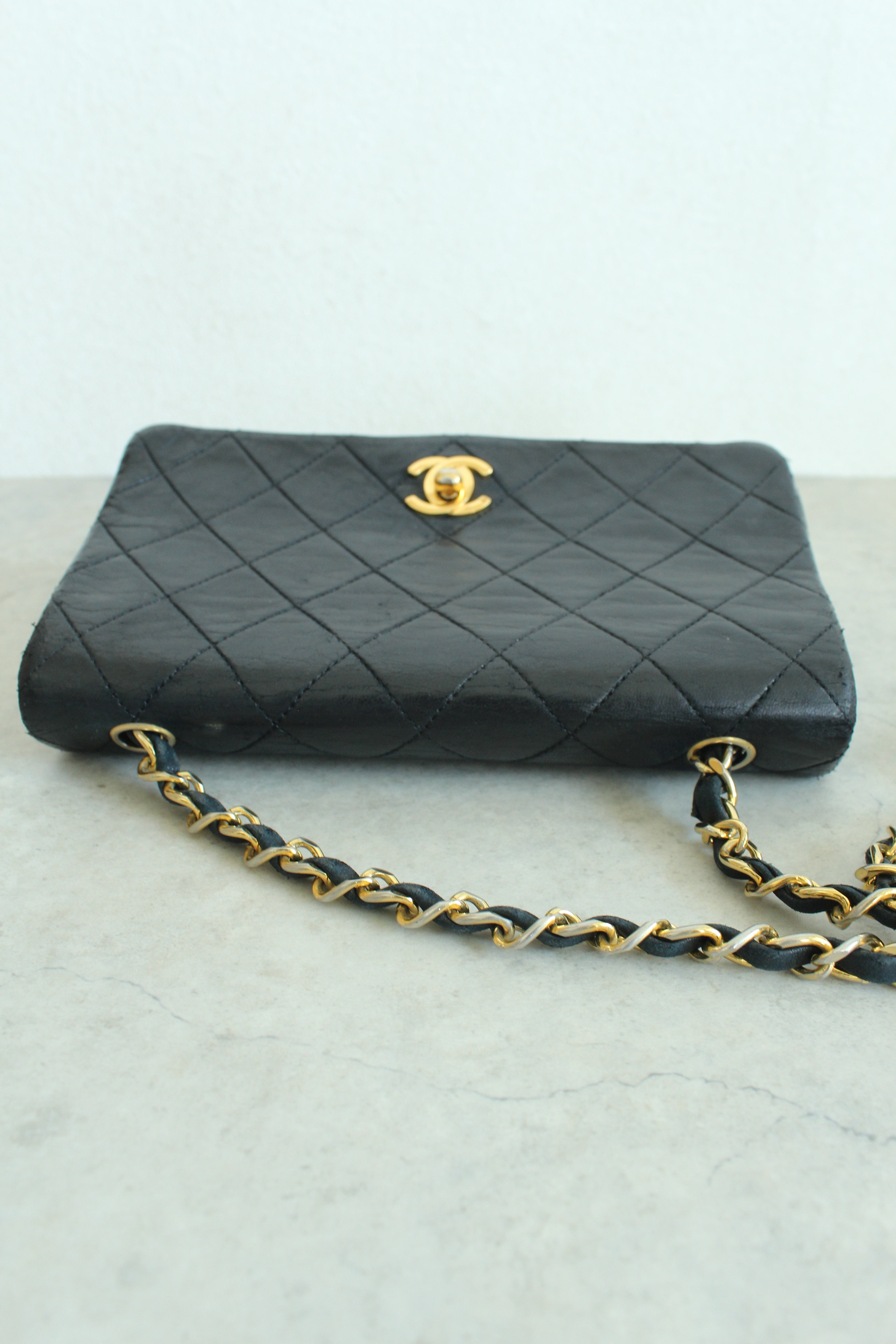 1989-1991 Lambskin full flap twist lock 19cm