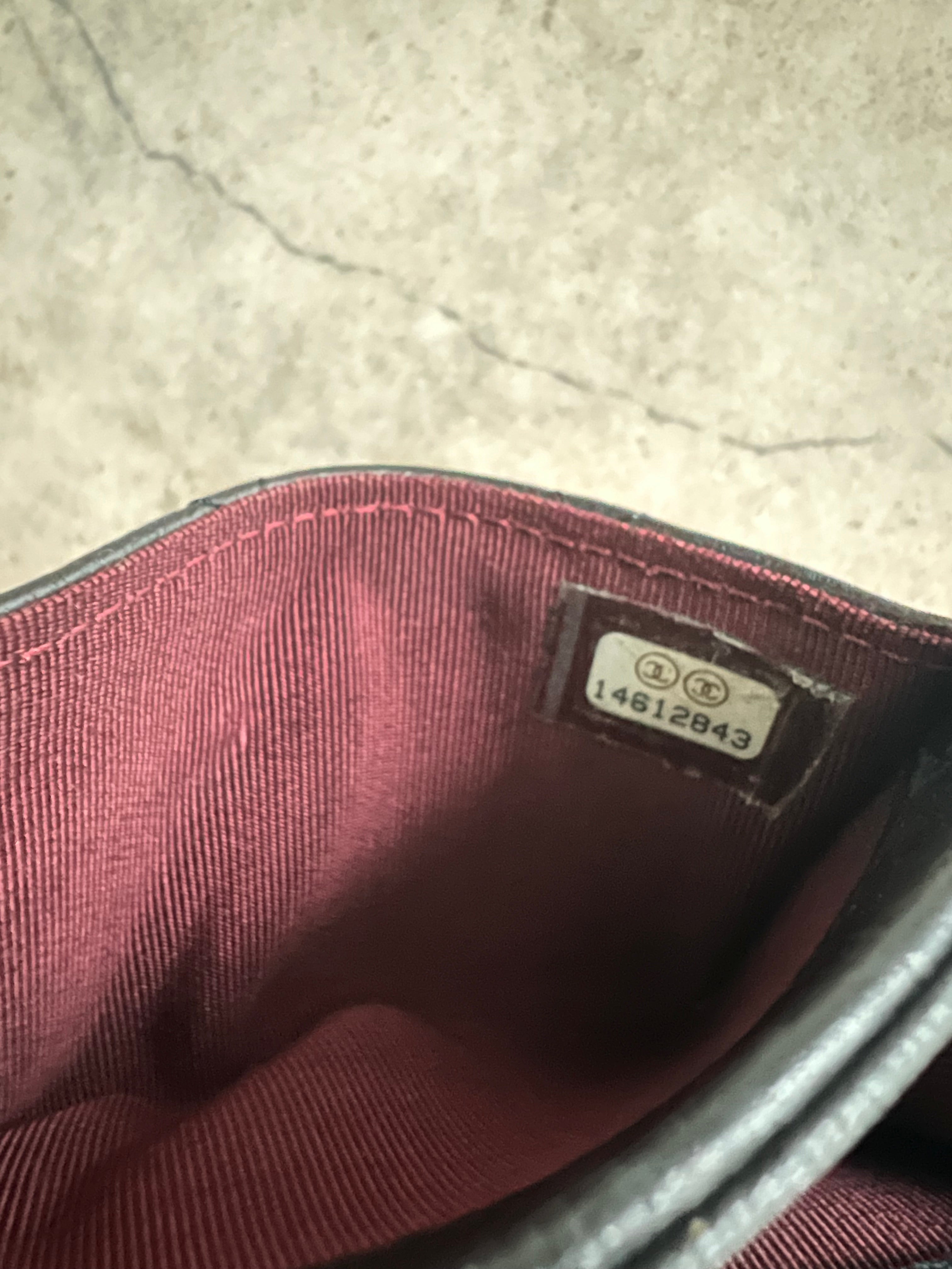 Flap card holder in Black