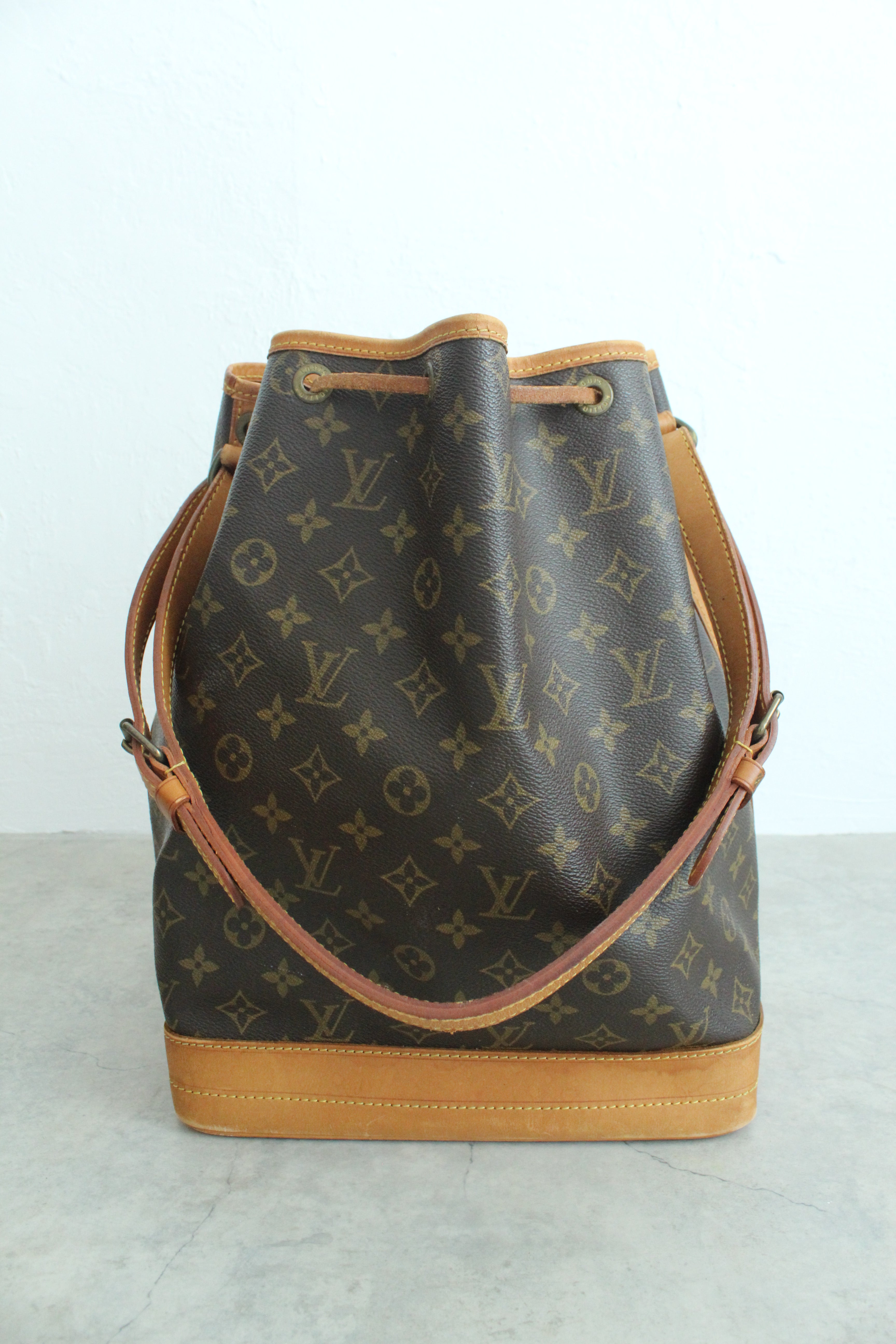 Monogram Noe Shoulder bag