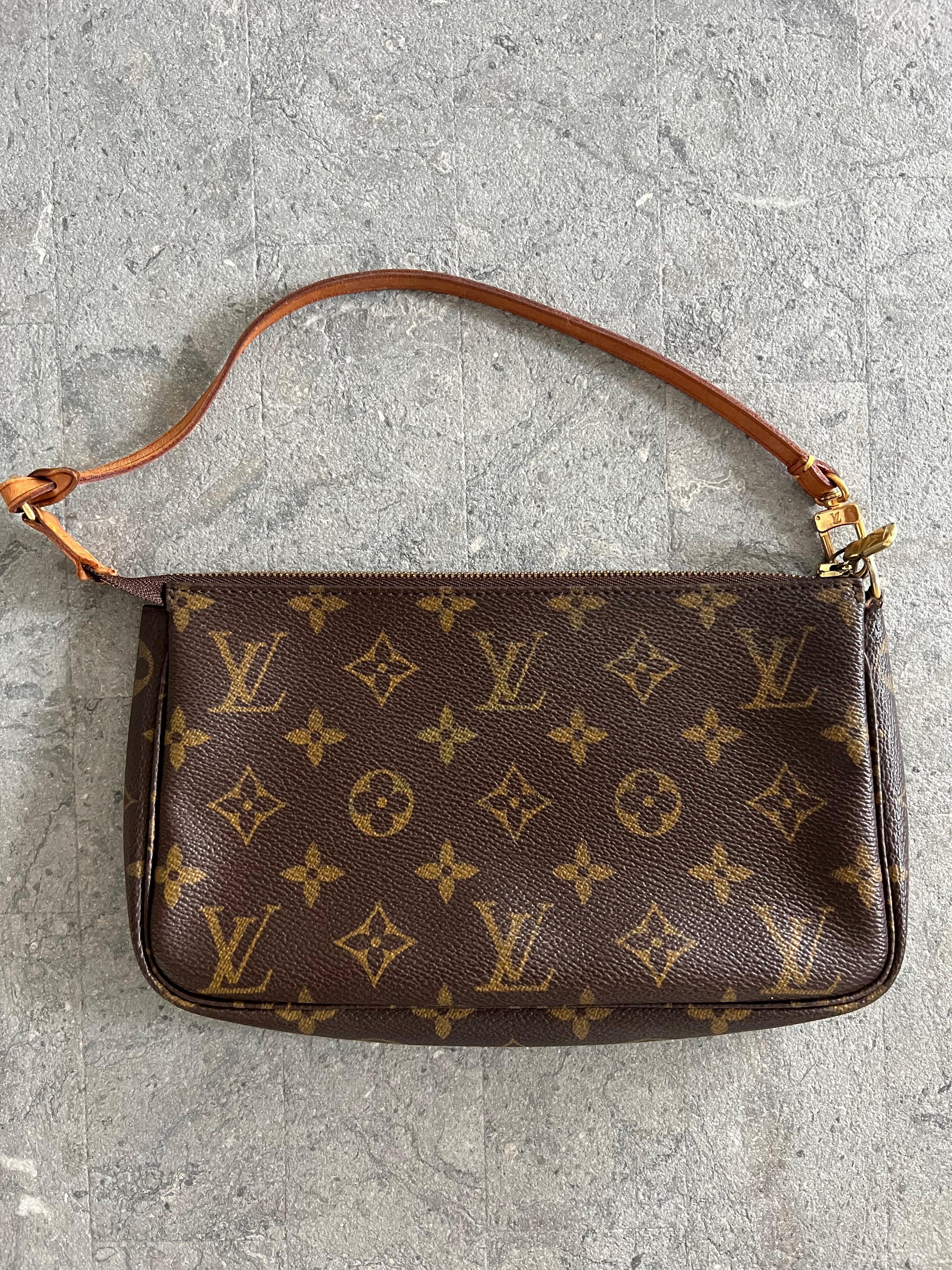 Monogram Pochette Accessoires AR0051