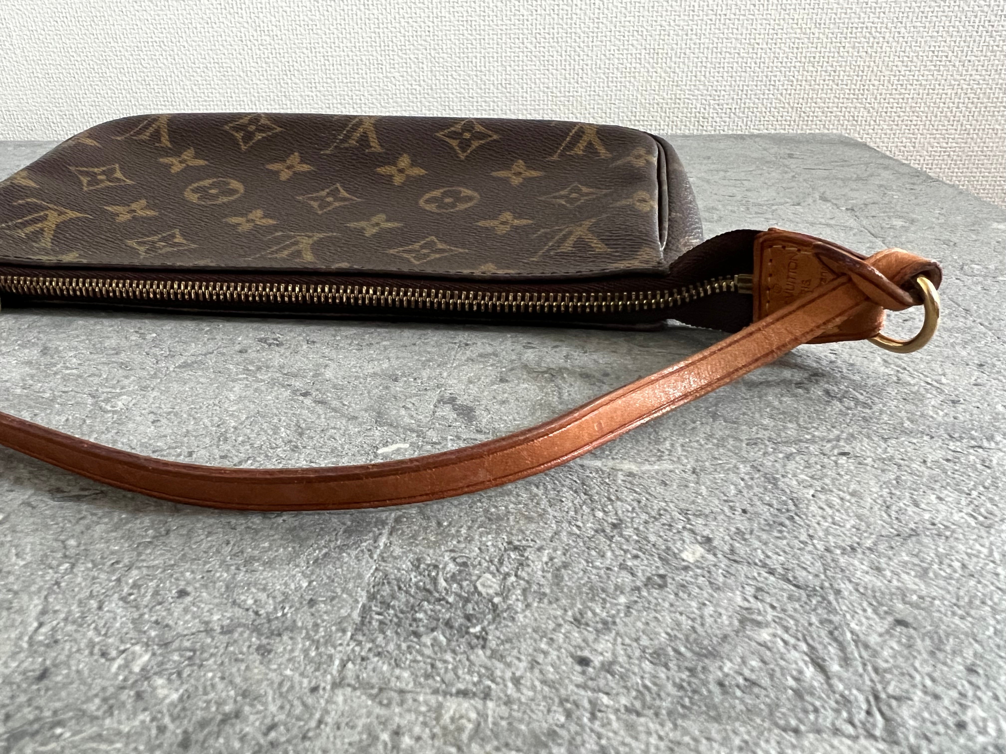 Monogram Pochette Accessoires AR0051