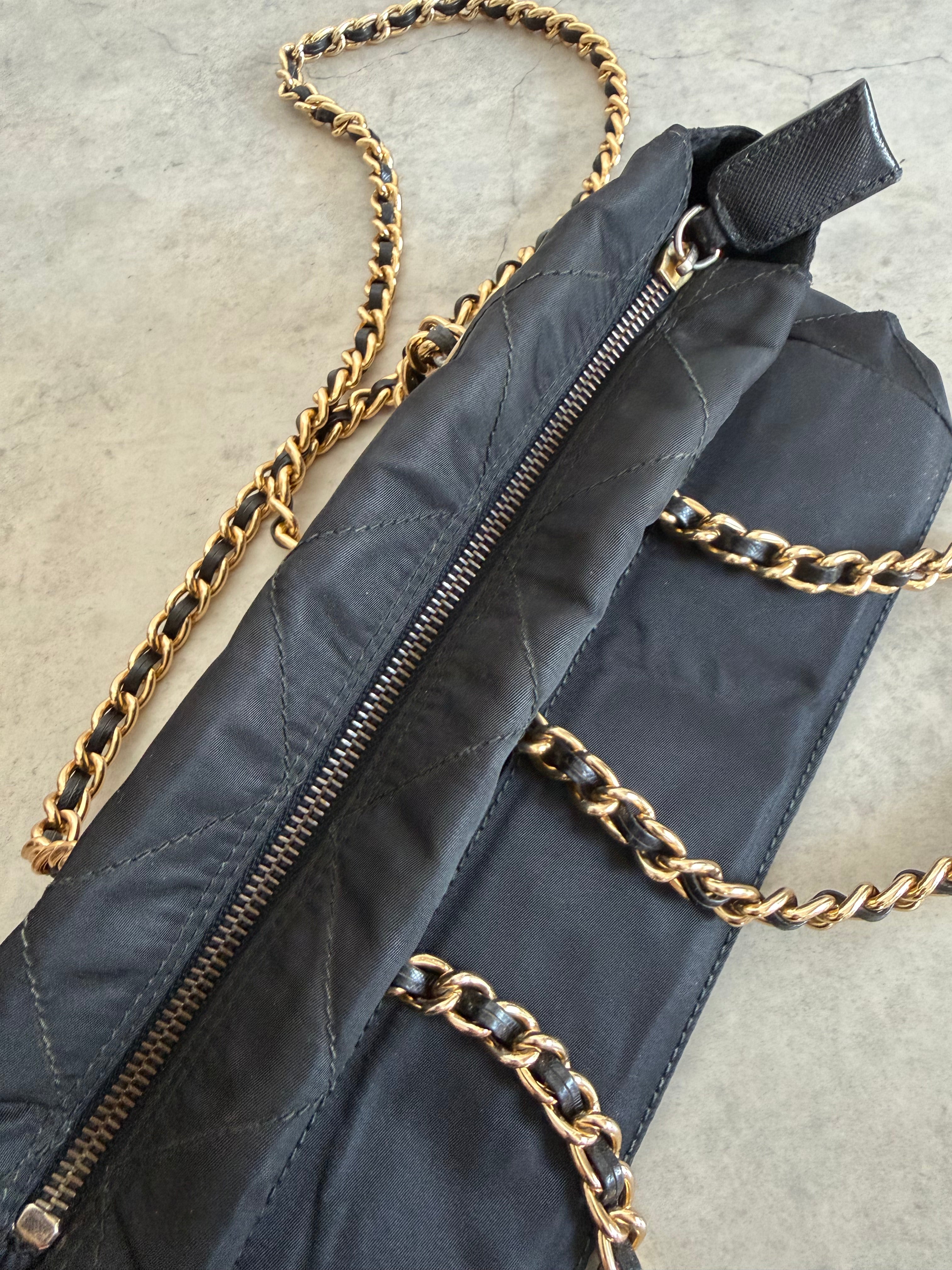 Quilted Tessuto Nylon Chain Shoulder Bag in Black/Gold
