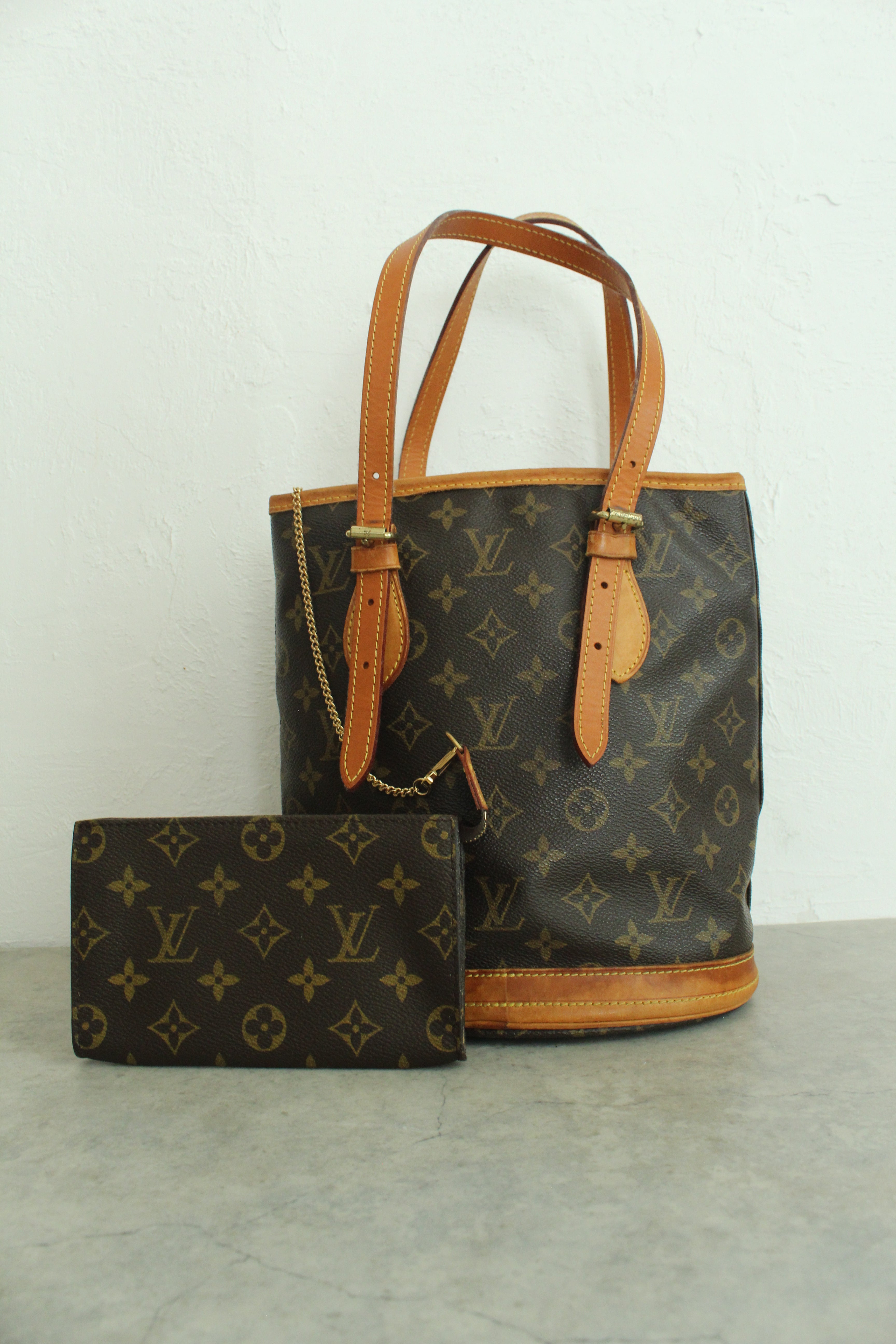 Monogram Petit bukect bag PM (M42238)