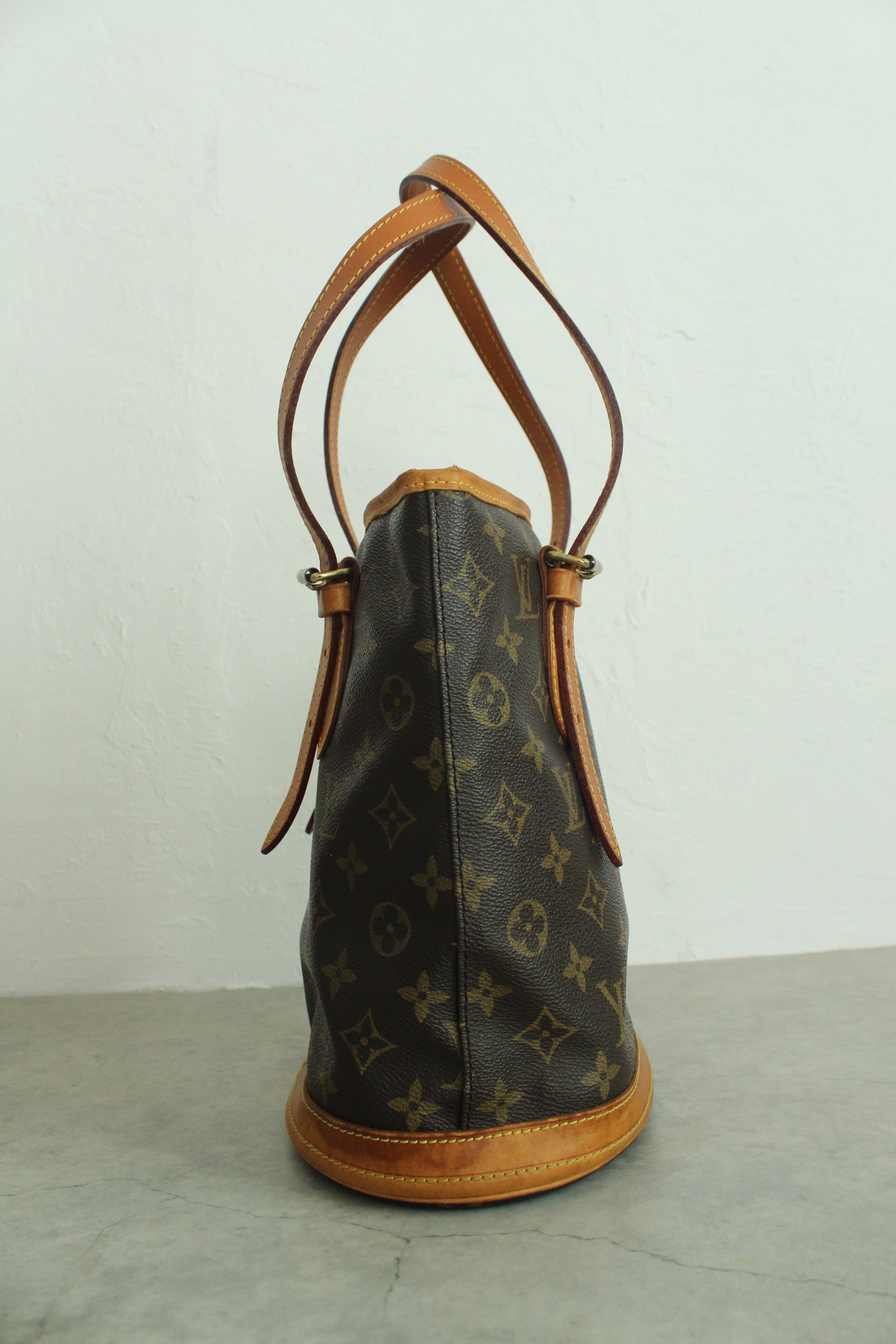 Monogram Petit bukect bag PM (M42238)