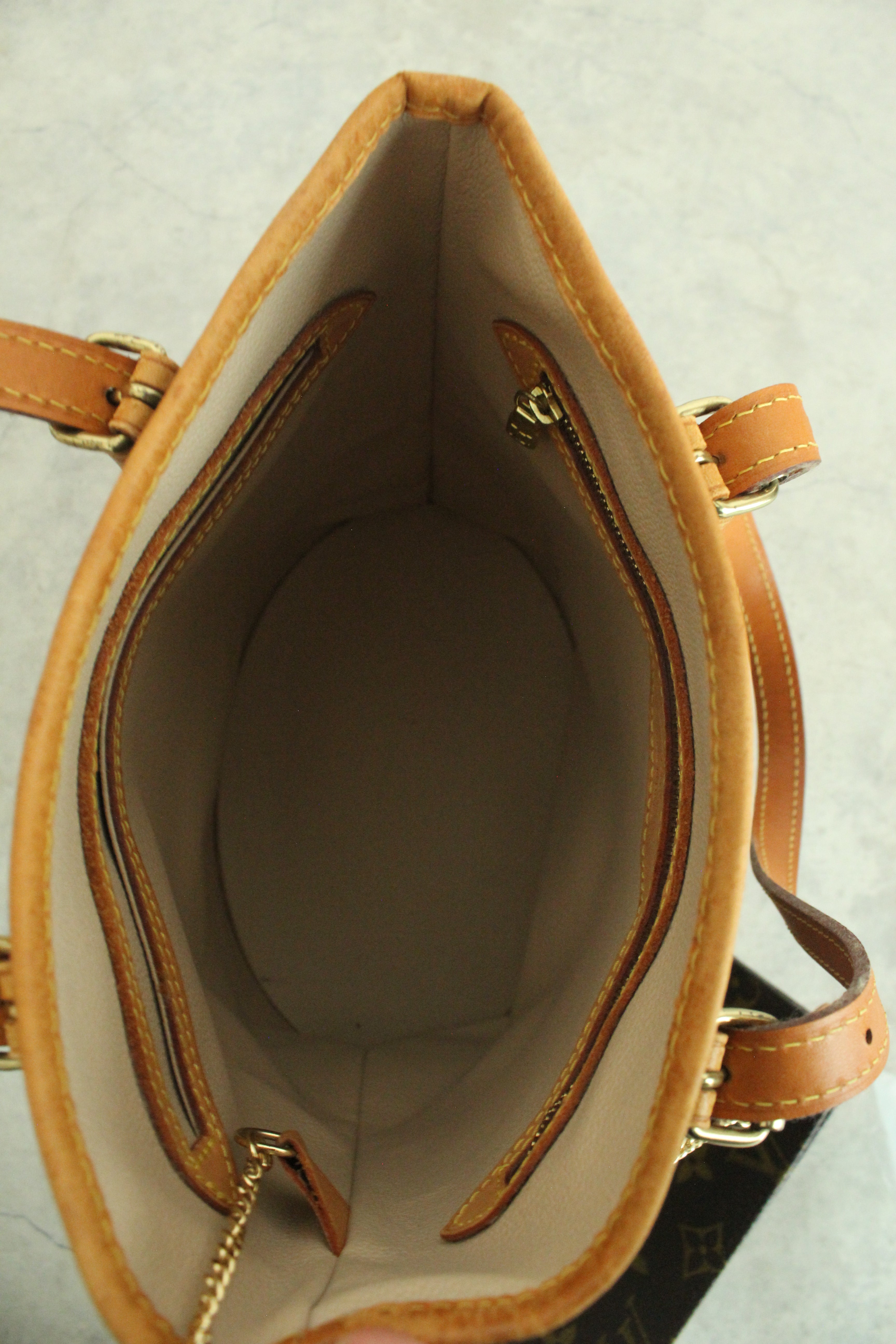 Monogram Petit bukect bag PM (M42238)