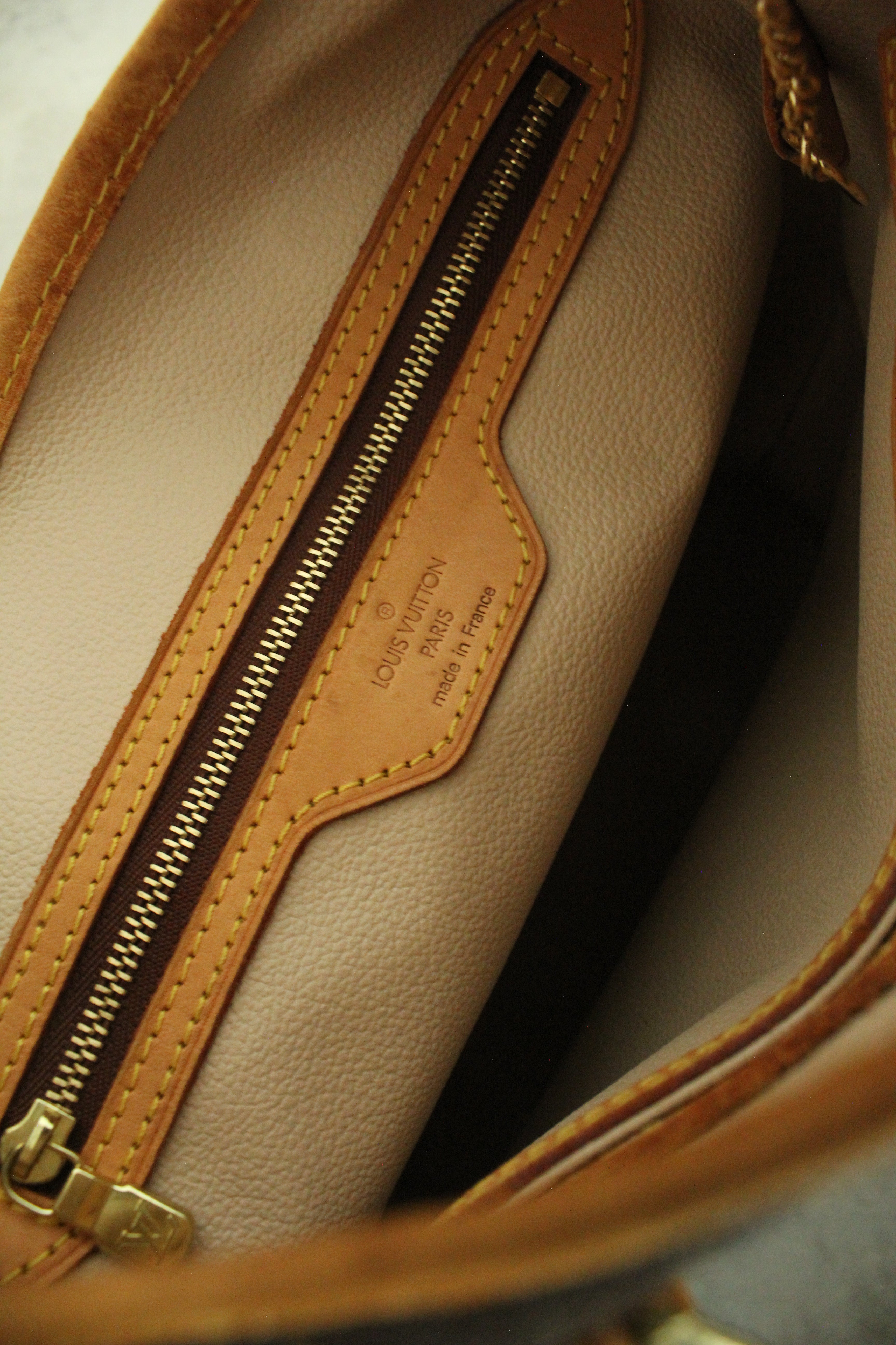Monogram Petit bukect bag PM (M42238)