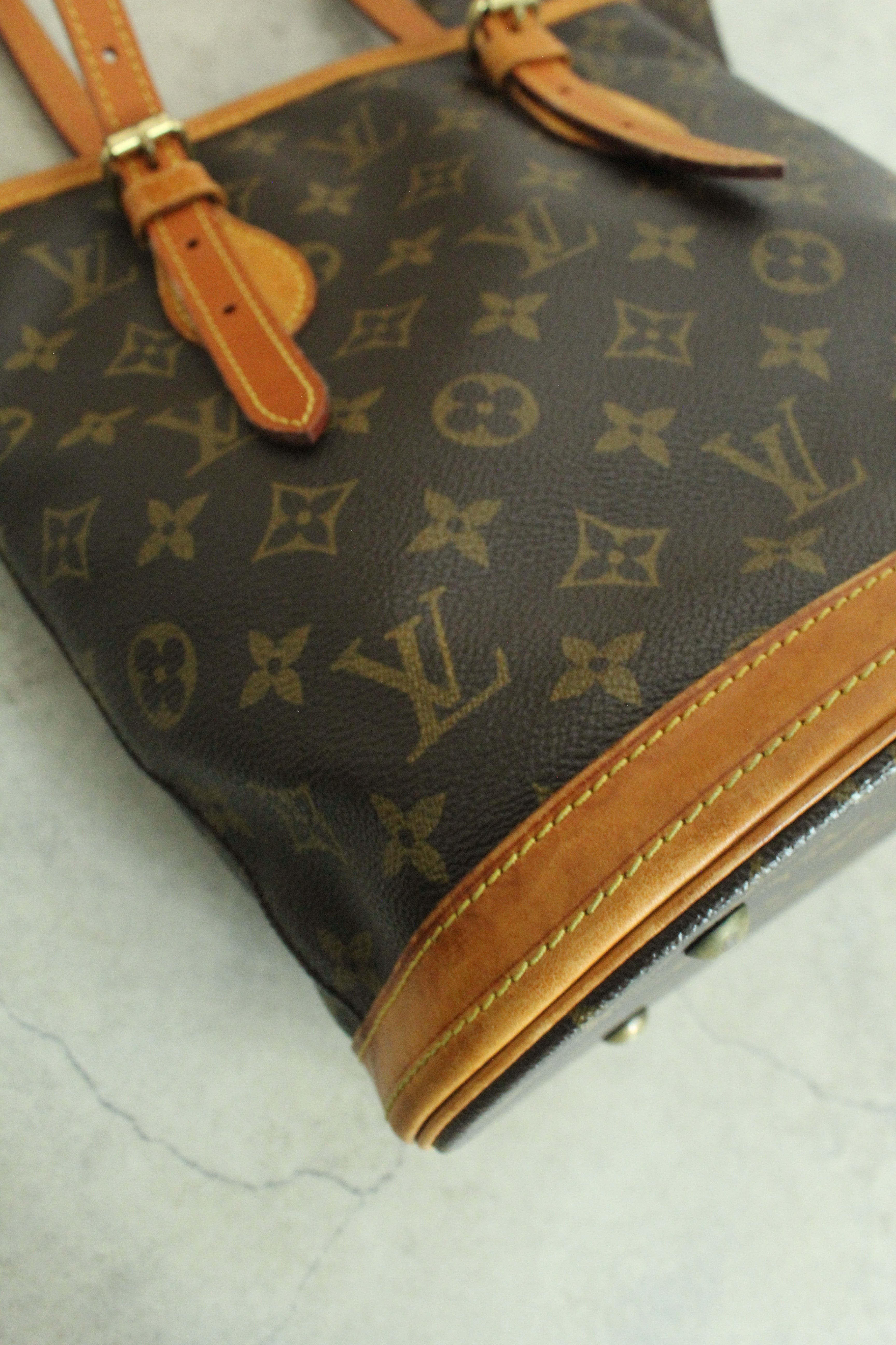 Monogram Petit bukect bag PM (M42238)