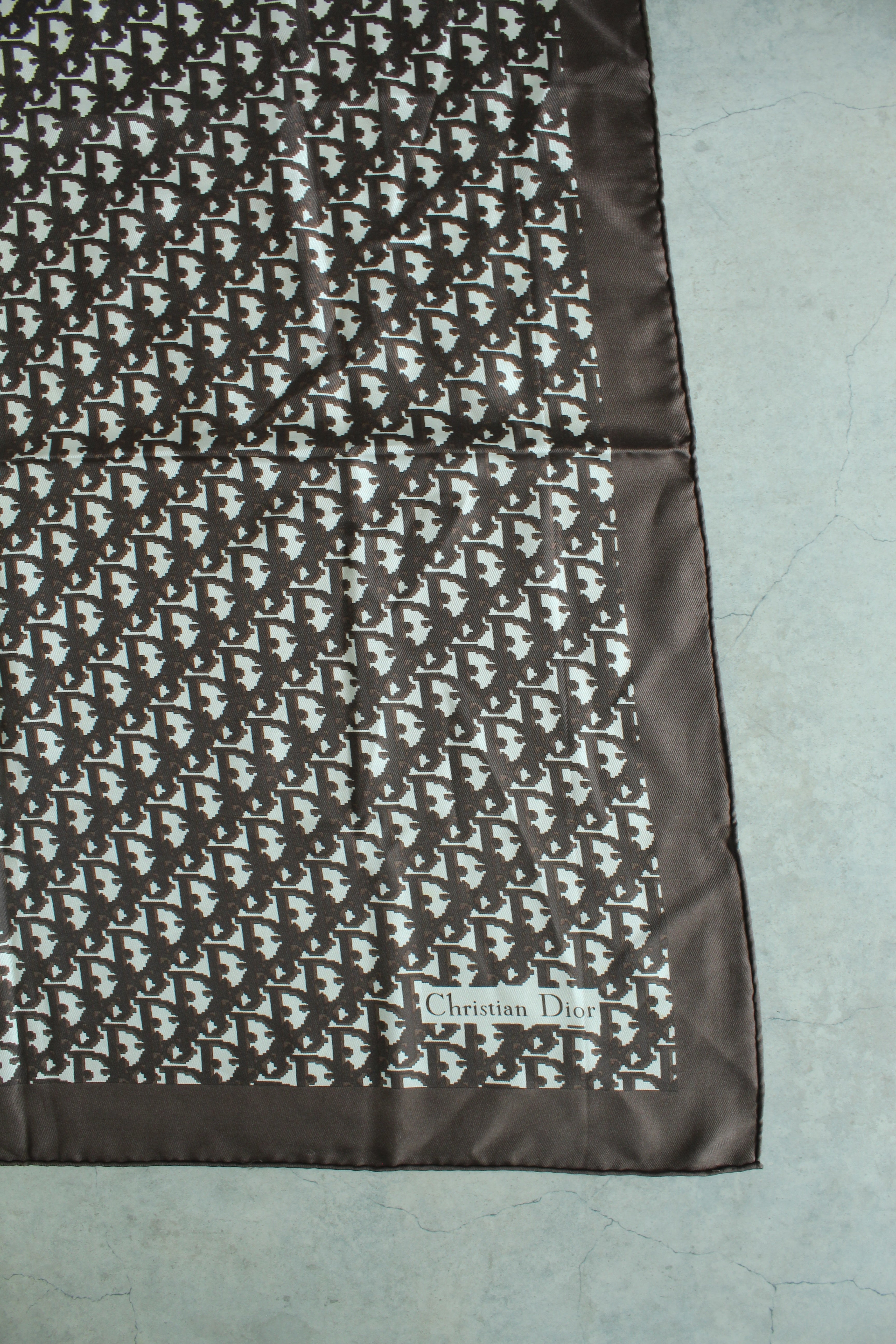 Oblique scarf in Brown