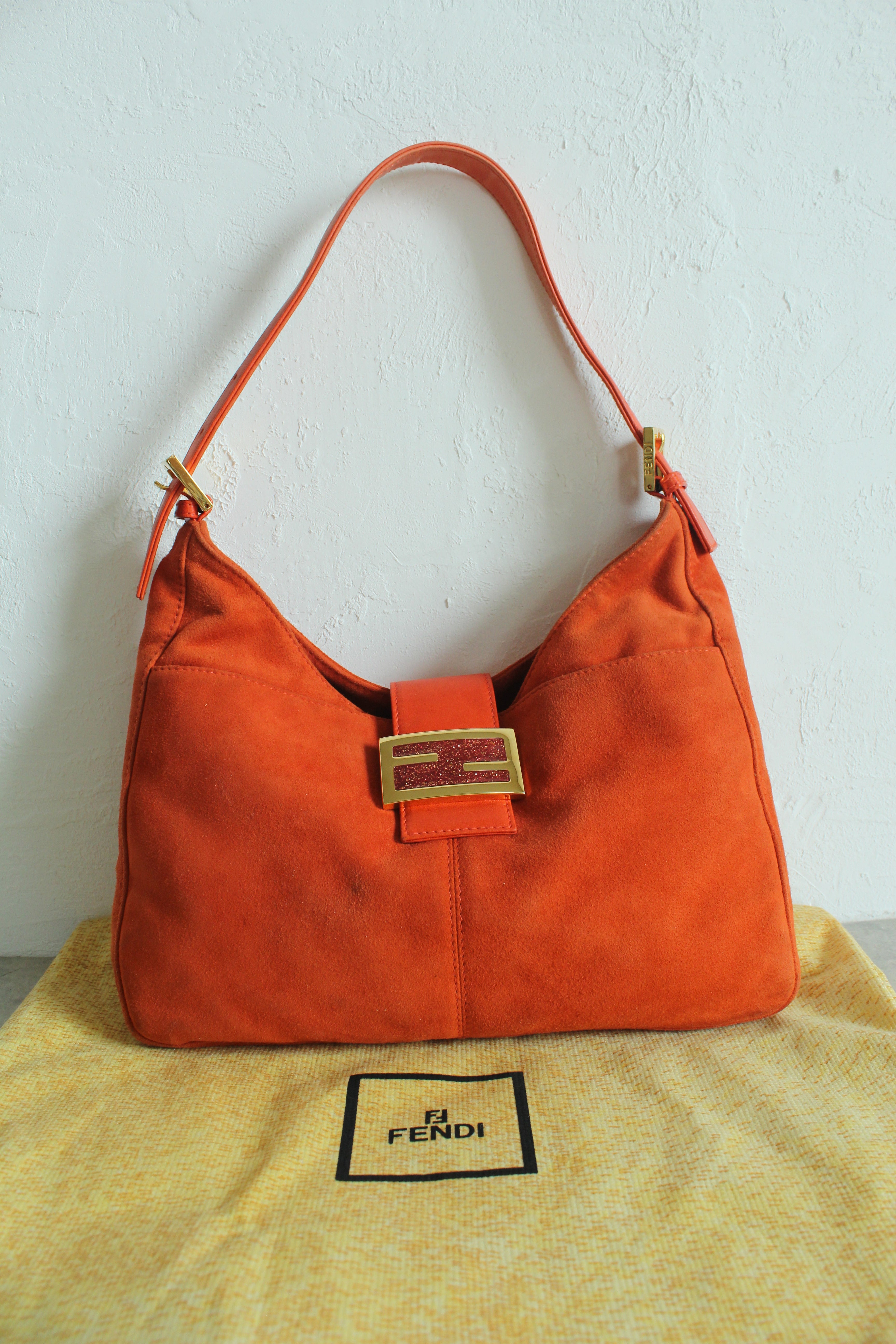 Baguette in Suede Orange