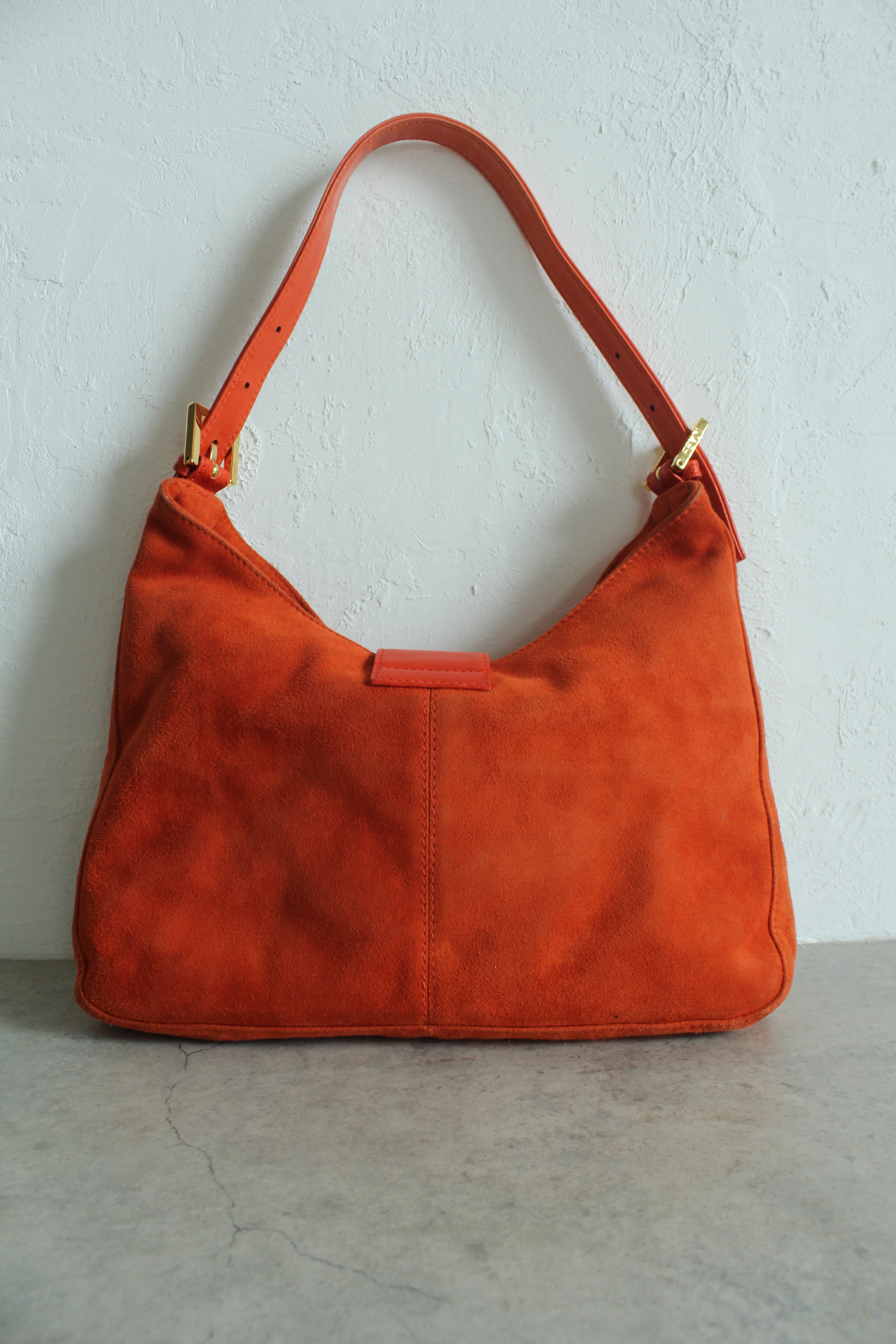 Baguette in Suede Orange