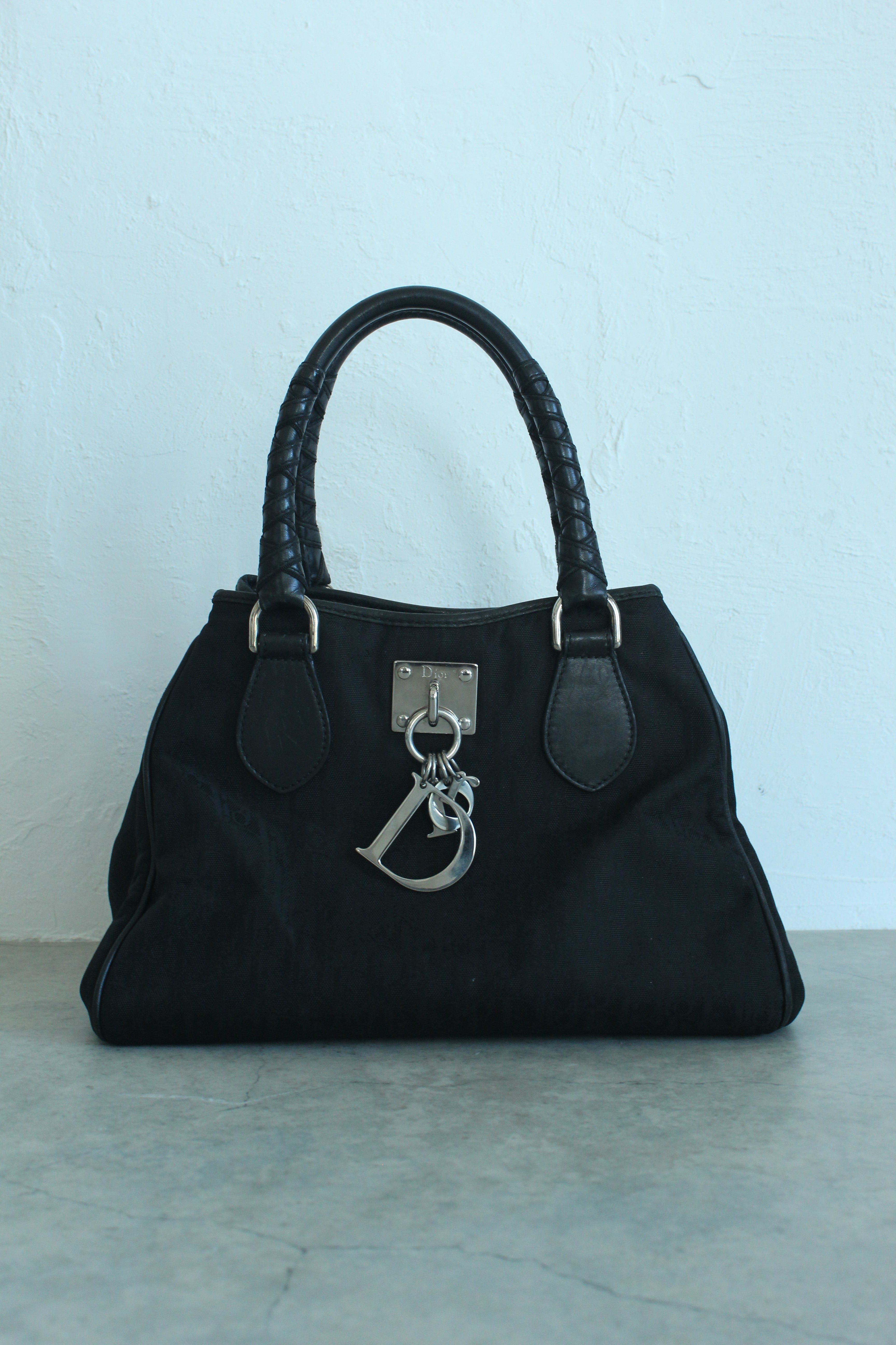 Lovely Oblique Canvas Bag in Black