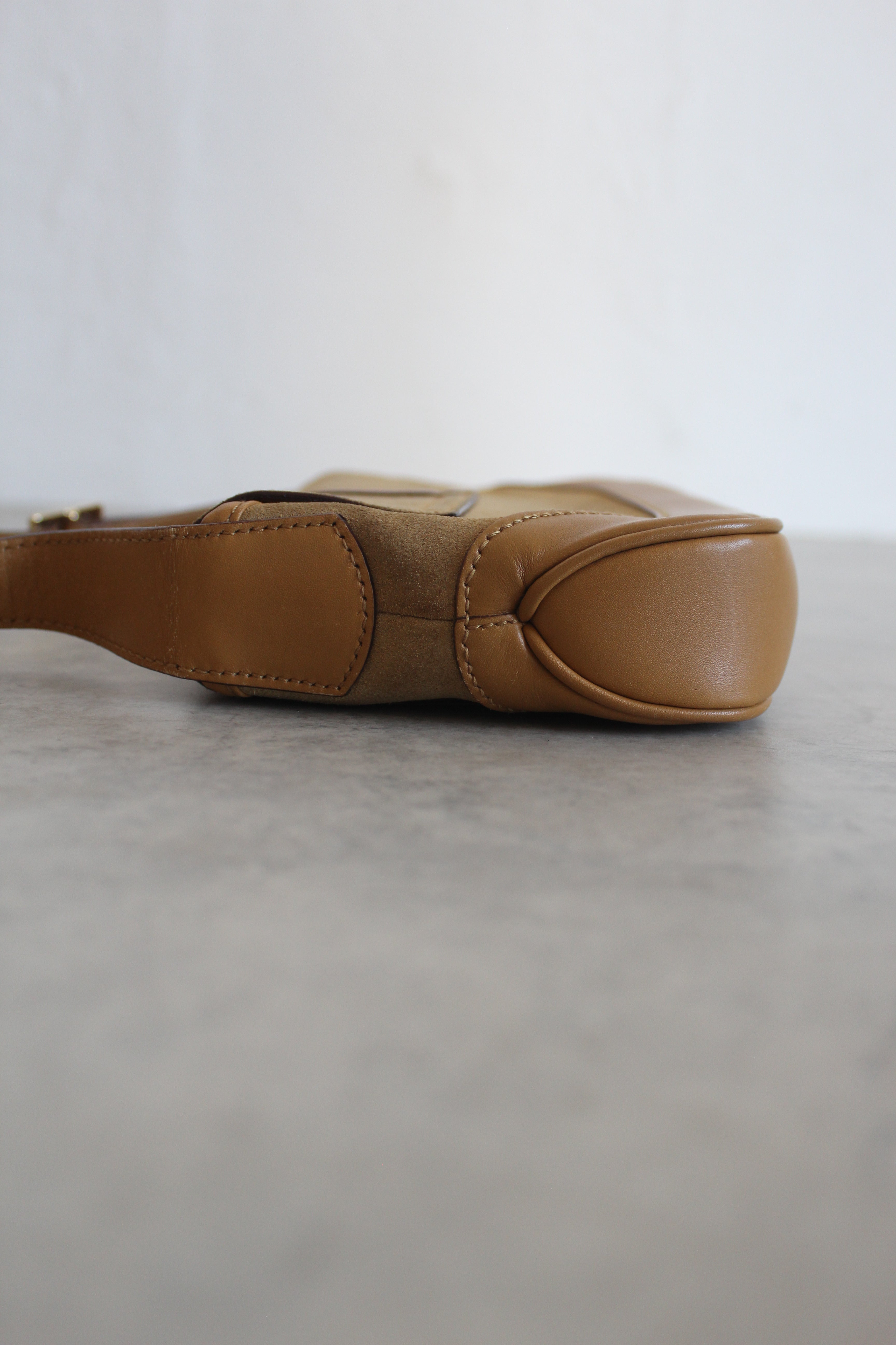 Jackie in Suede Beige