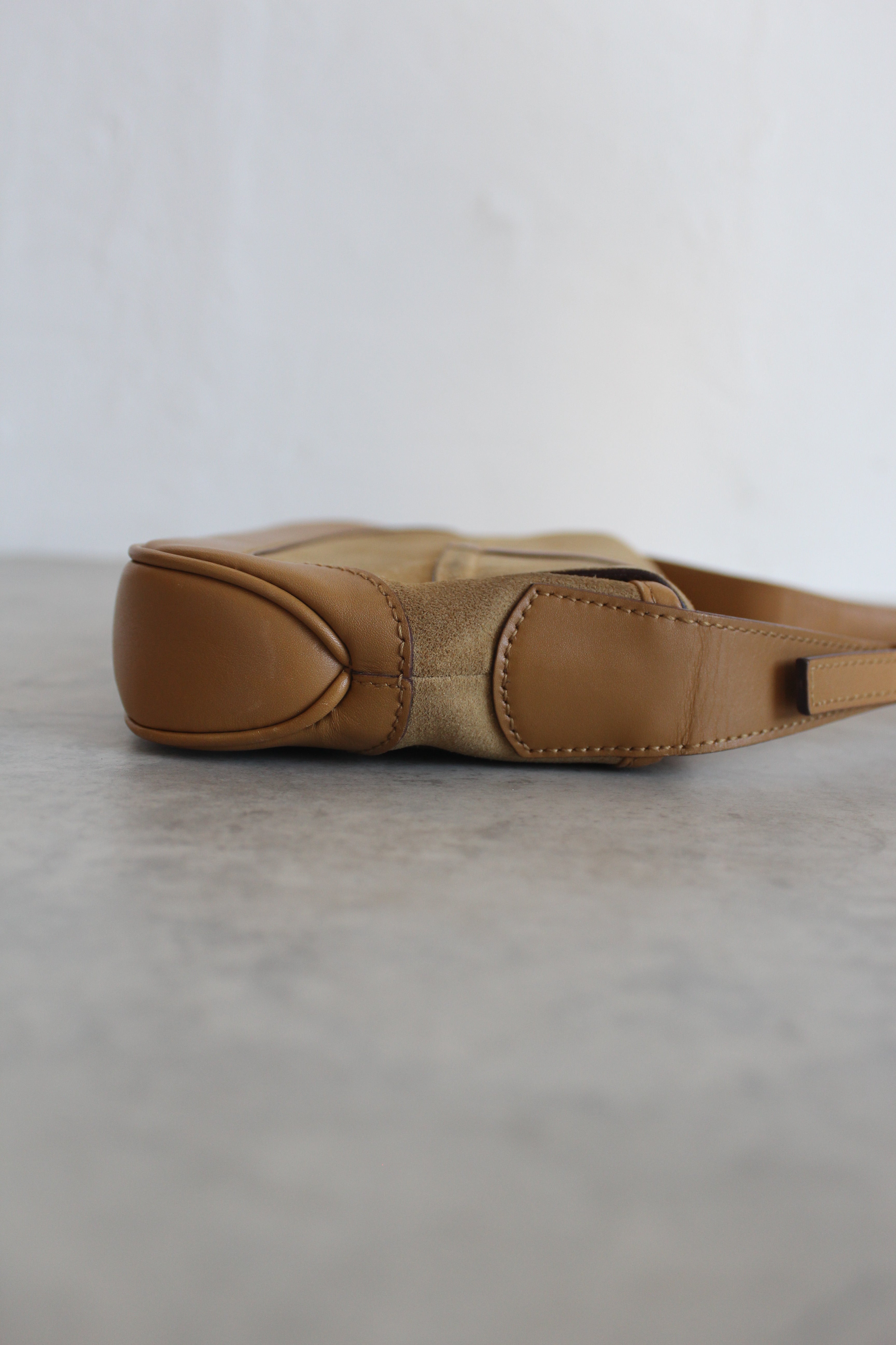 Jackie in Suede Beige