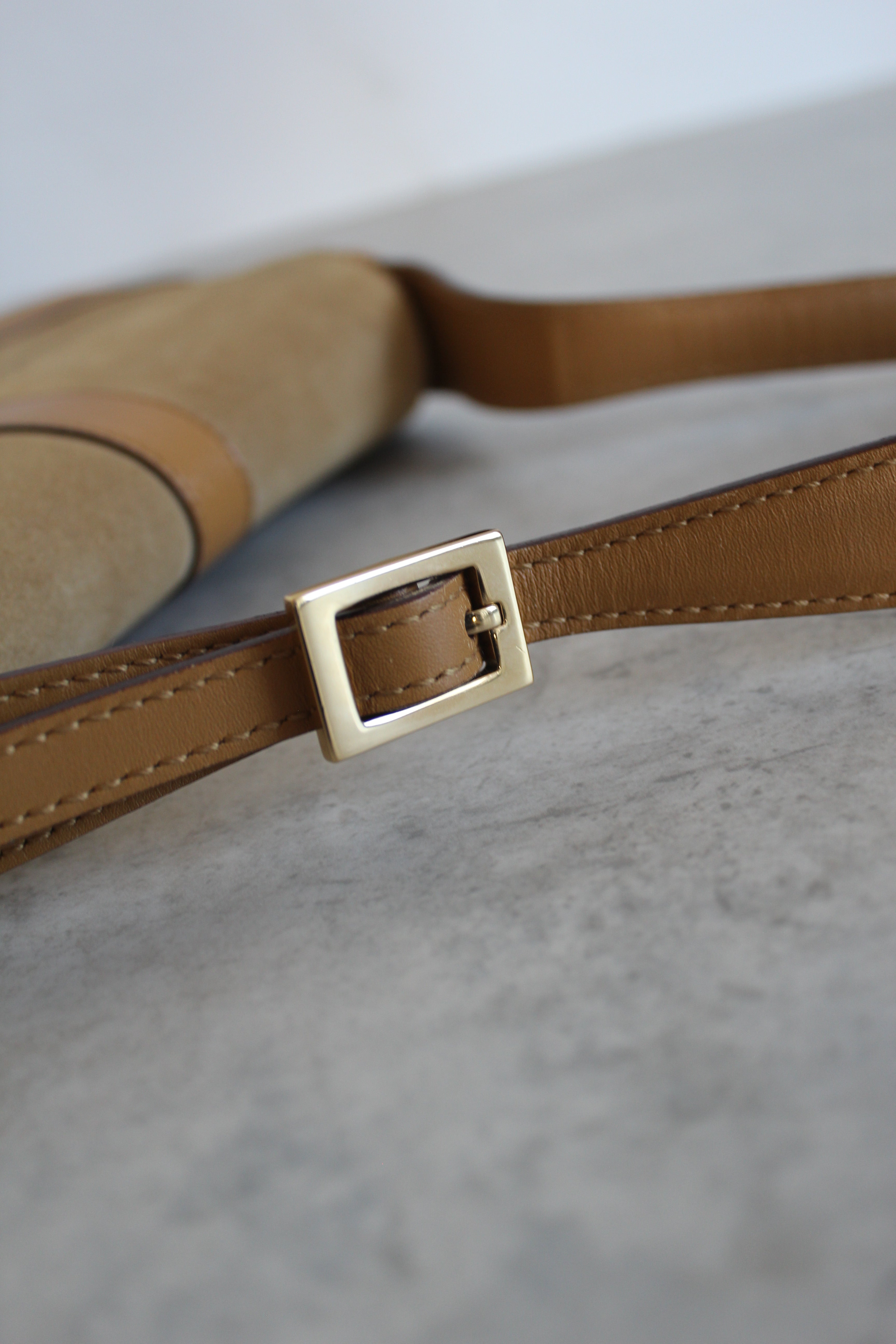 Jackie in Suede Beige