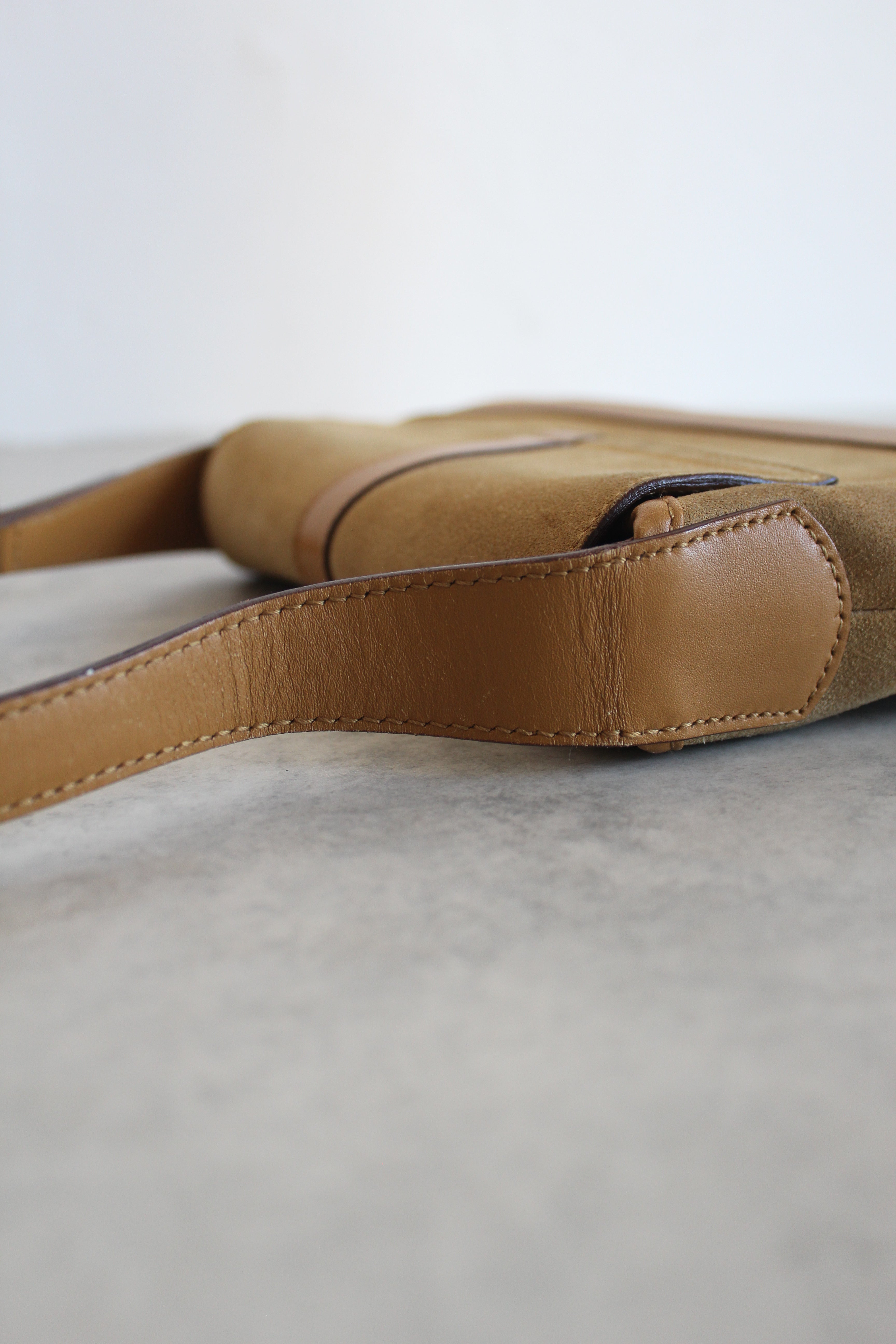 Jackie in Suede Beige