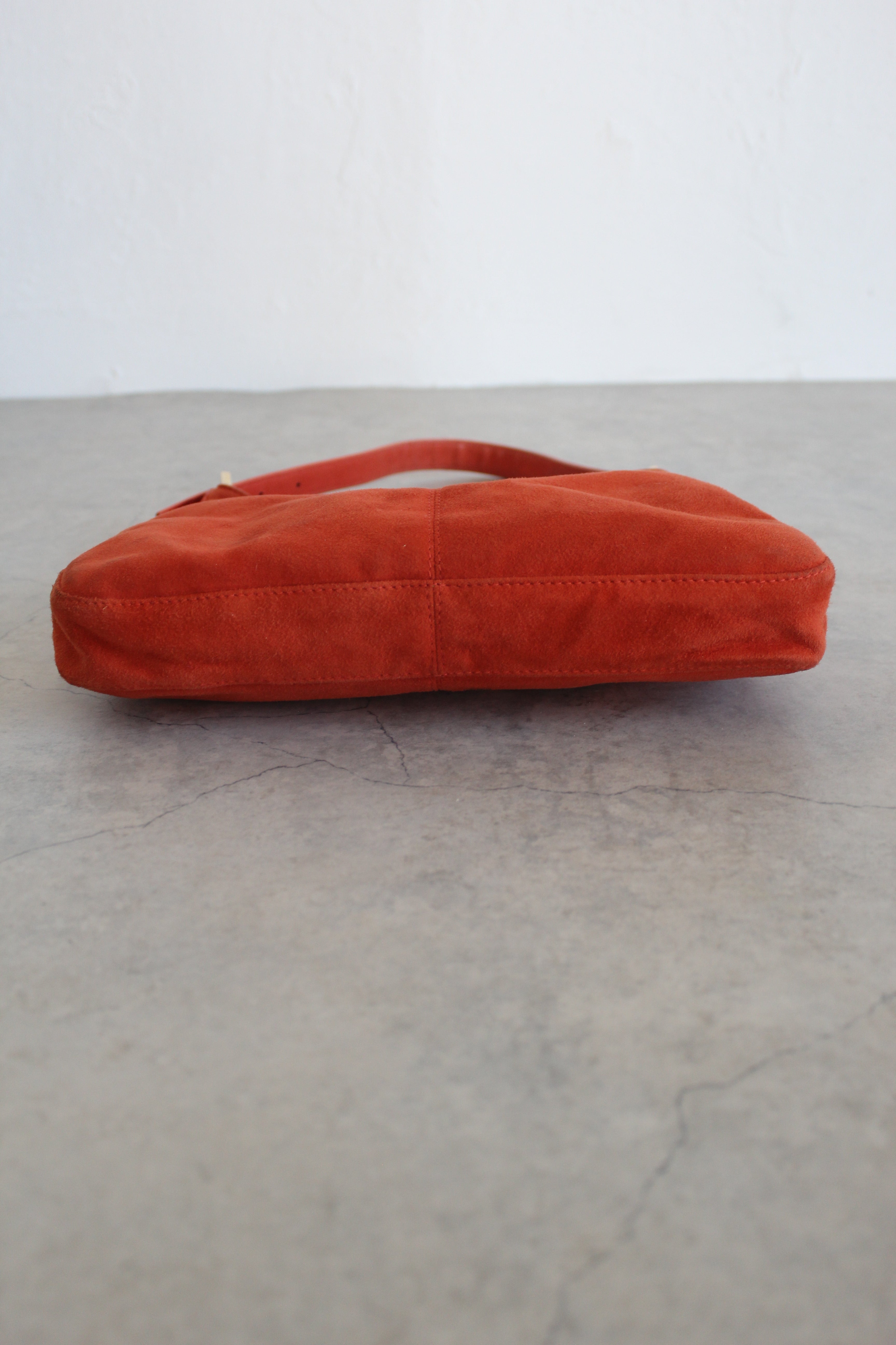 Baguette in Suede Orange