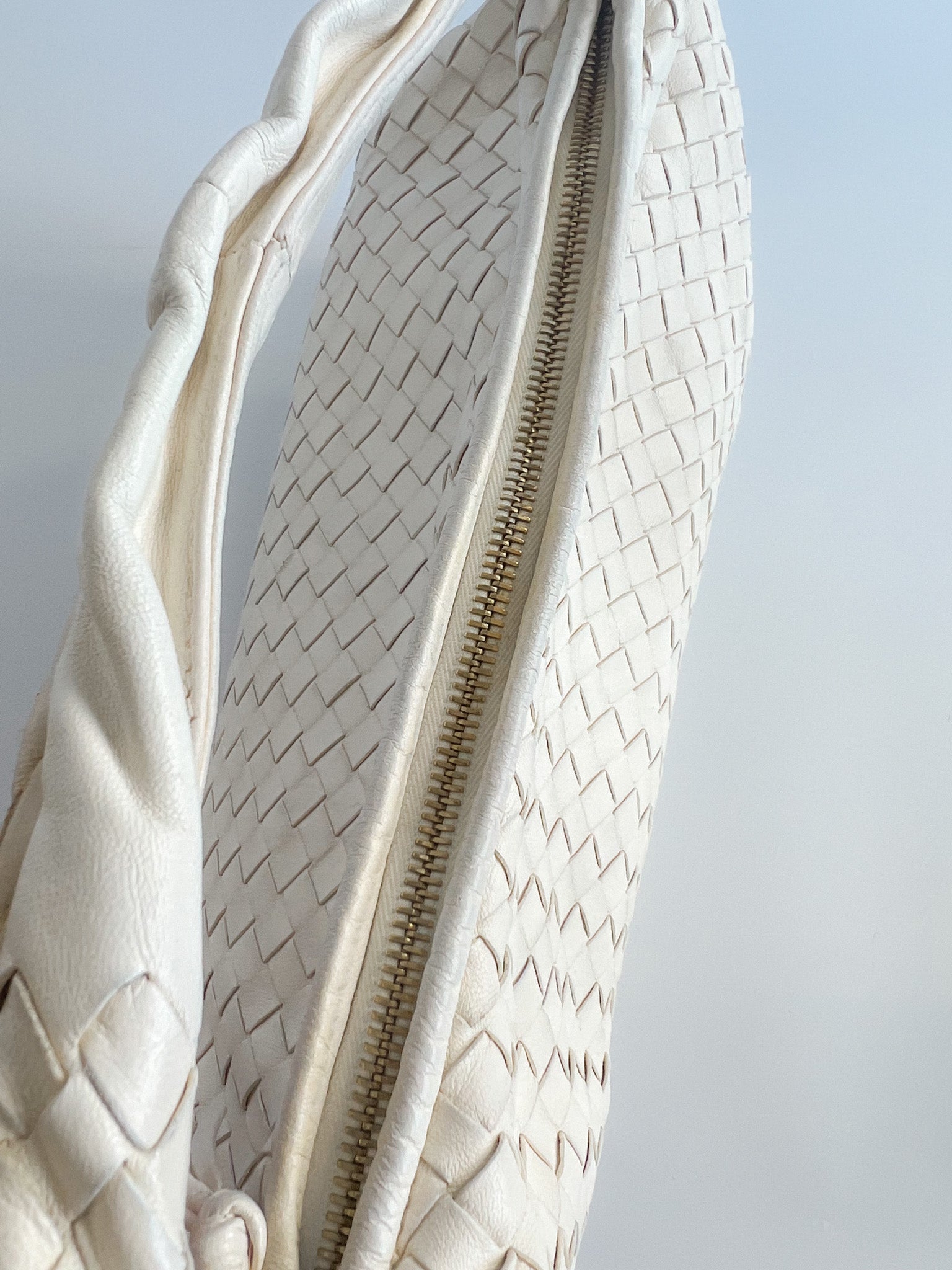 Medium Intrecciato Hobo Bag in White