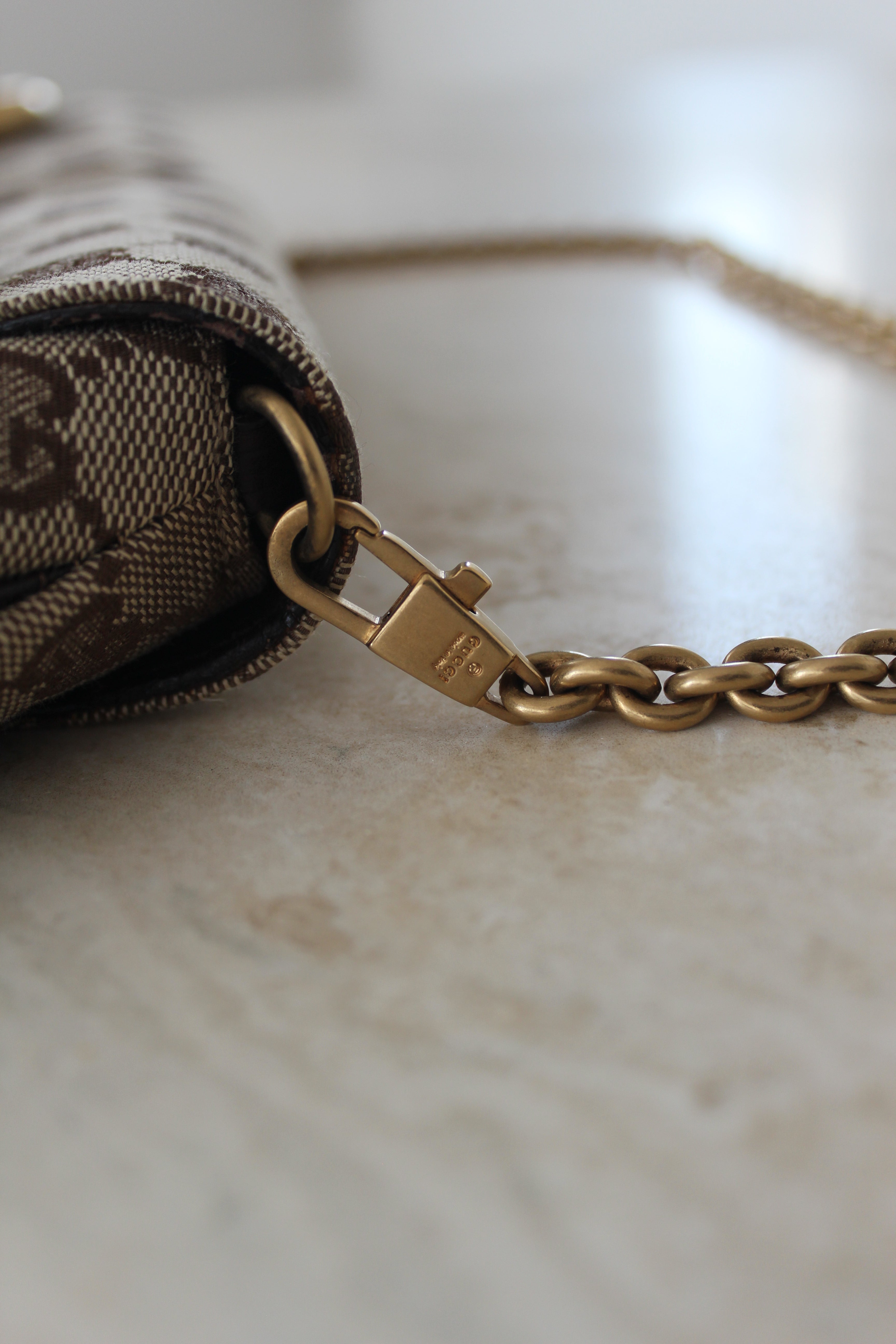 Oversized Horserbit Chain Clutch Bag