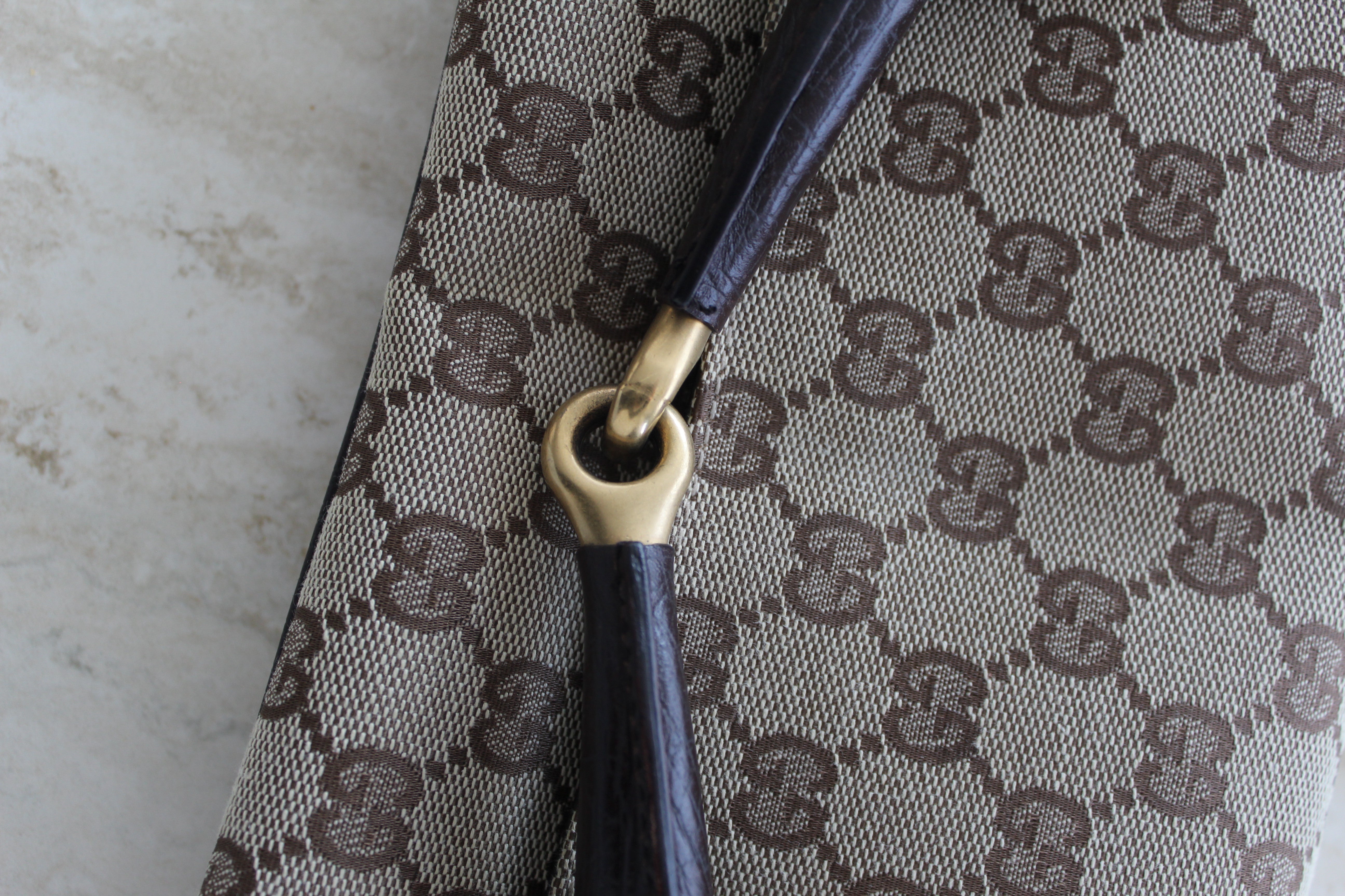 Oversized Horserbit Chain Clutch Bag