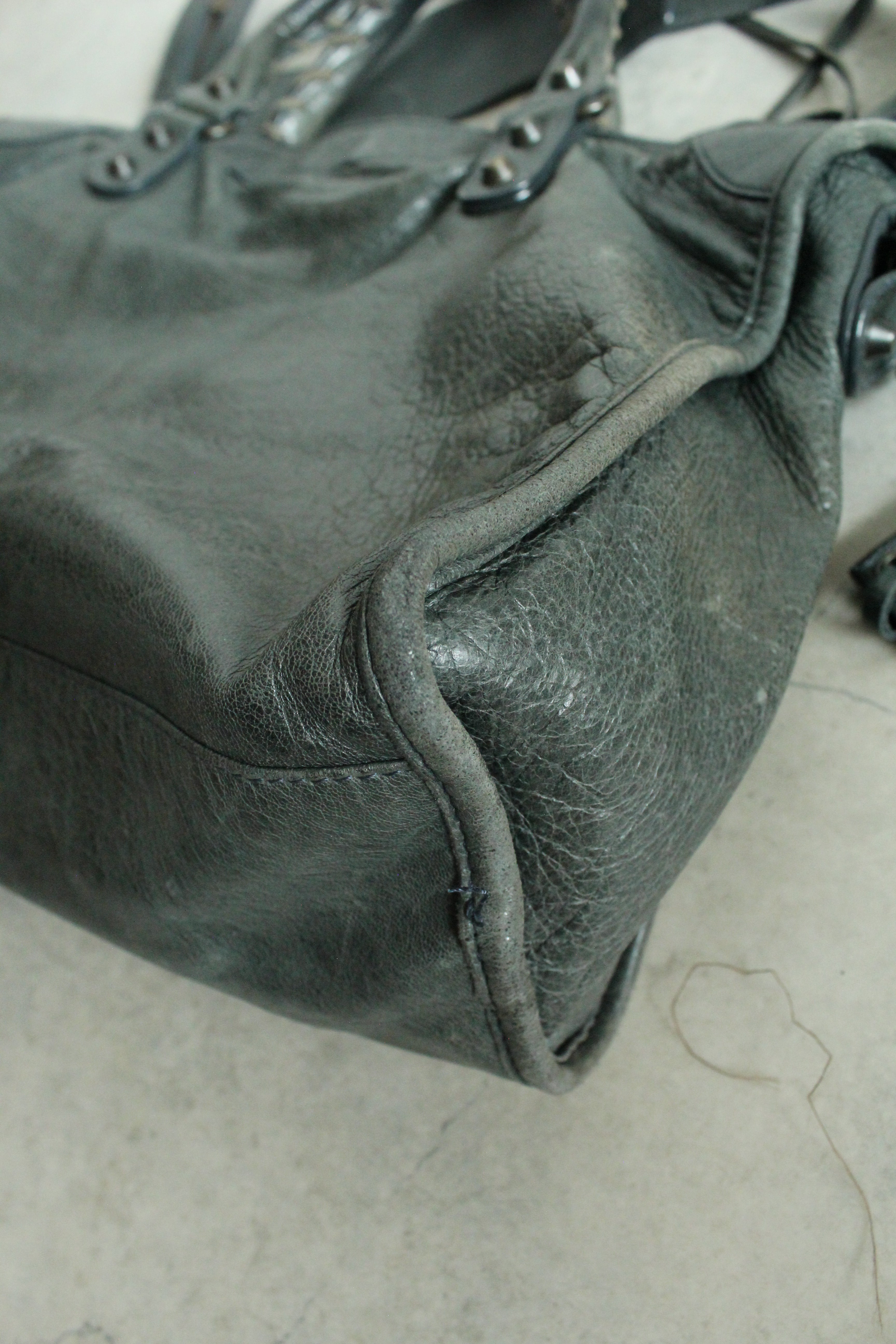 S/S 2011 Motorcycle City Medium in Gris Tarmac