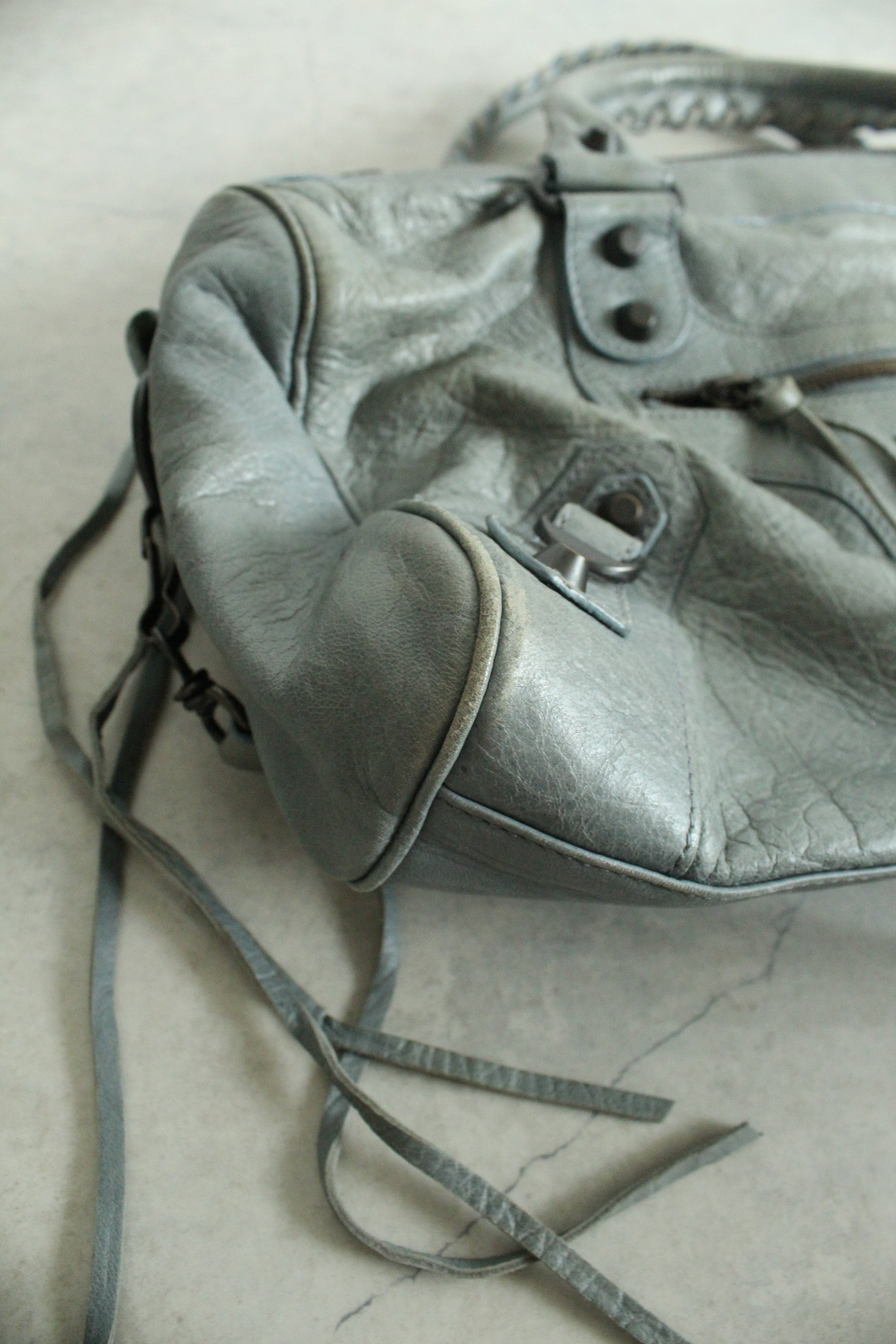 Motorcycle Twiggy in classic hardware in blue-grey