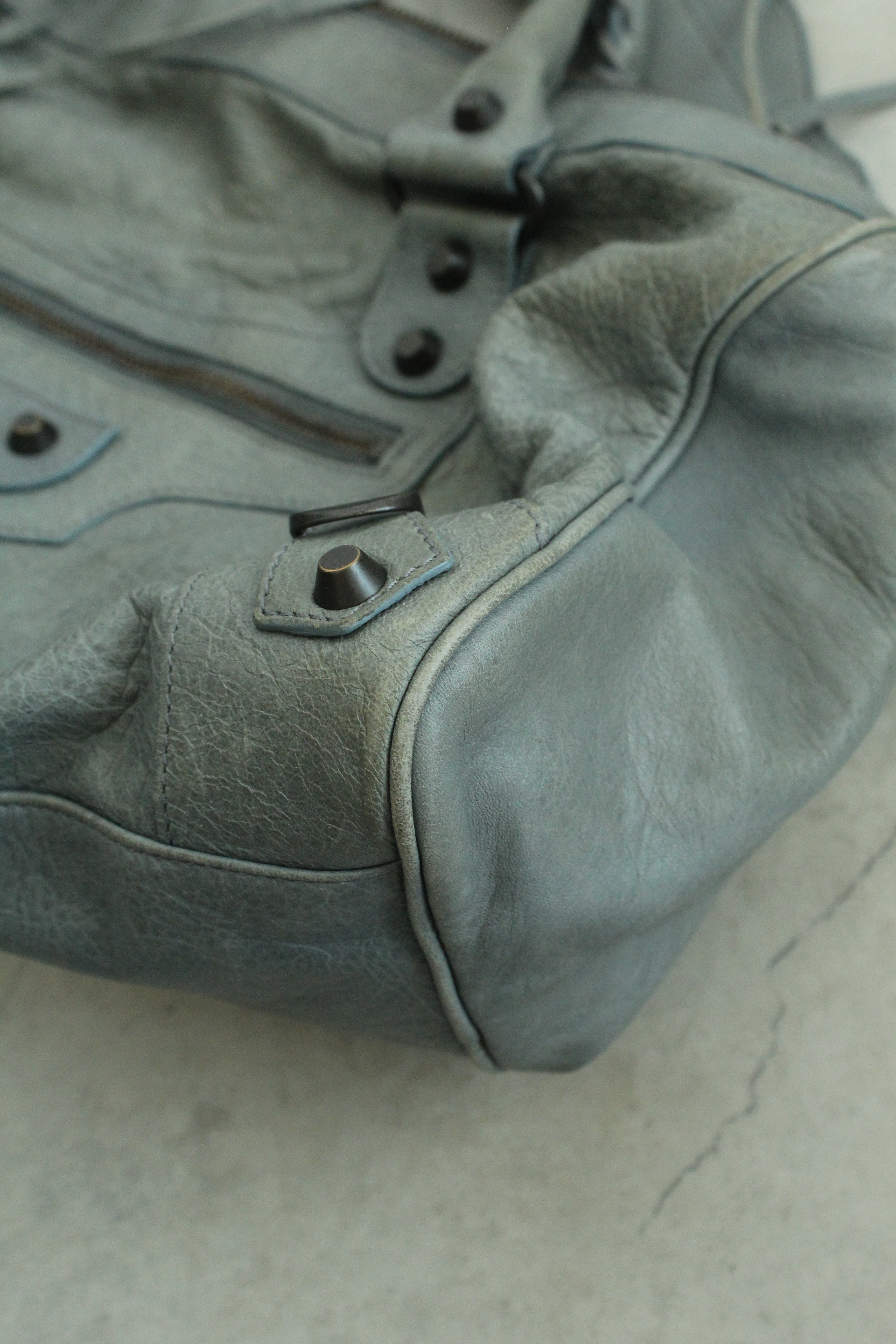 Motorcycle Twiggy in classic hardware in blue-grey