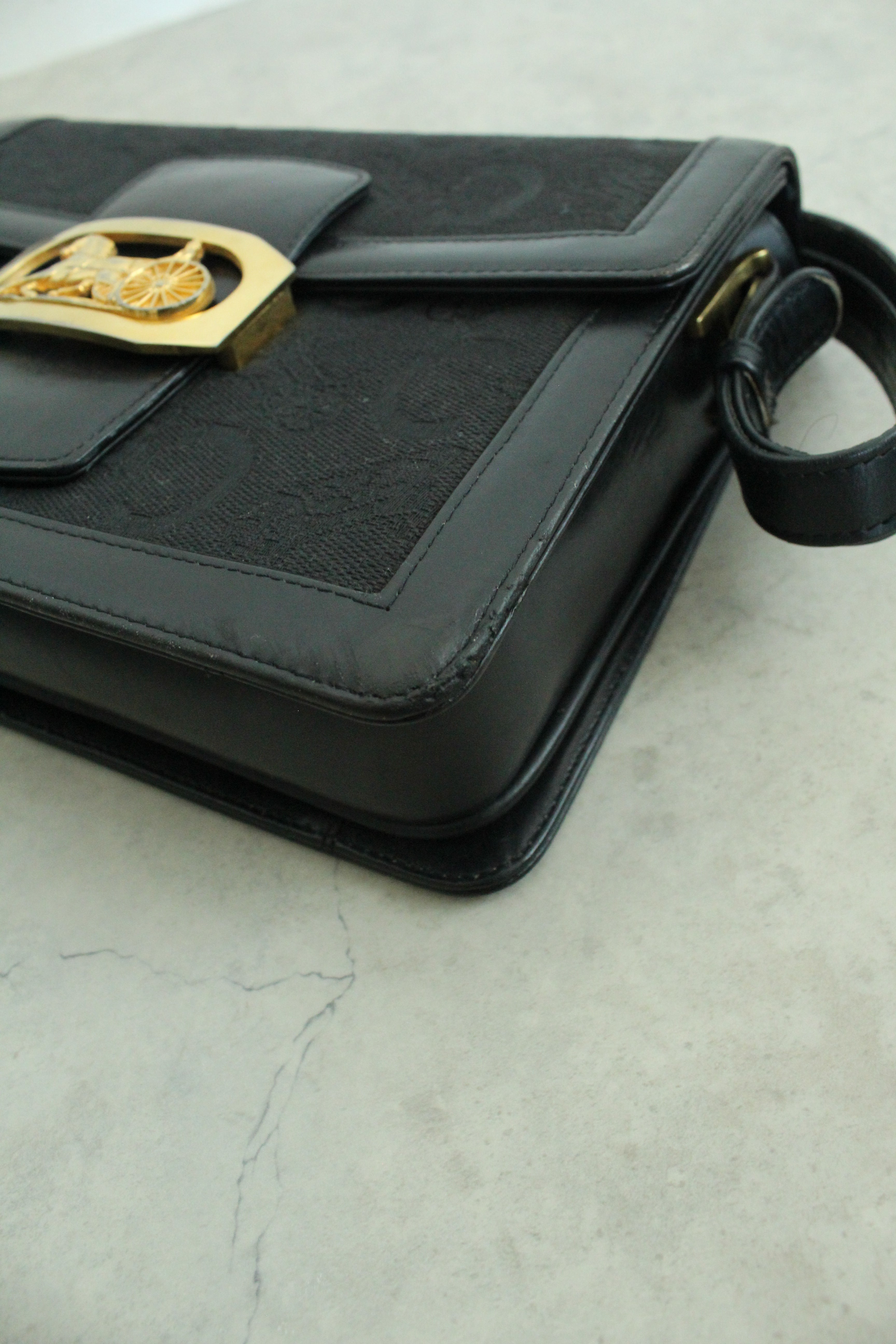 Paris Sulky Shoulder bag with Horse Carriage Clasp
