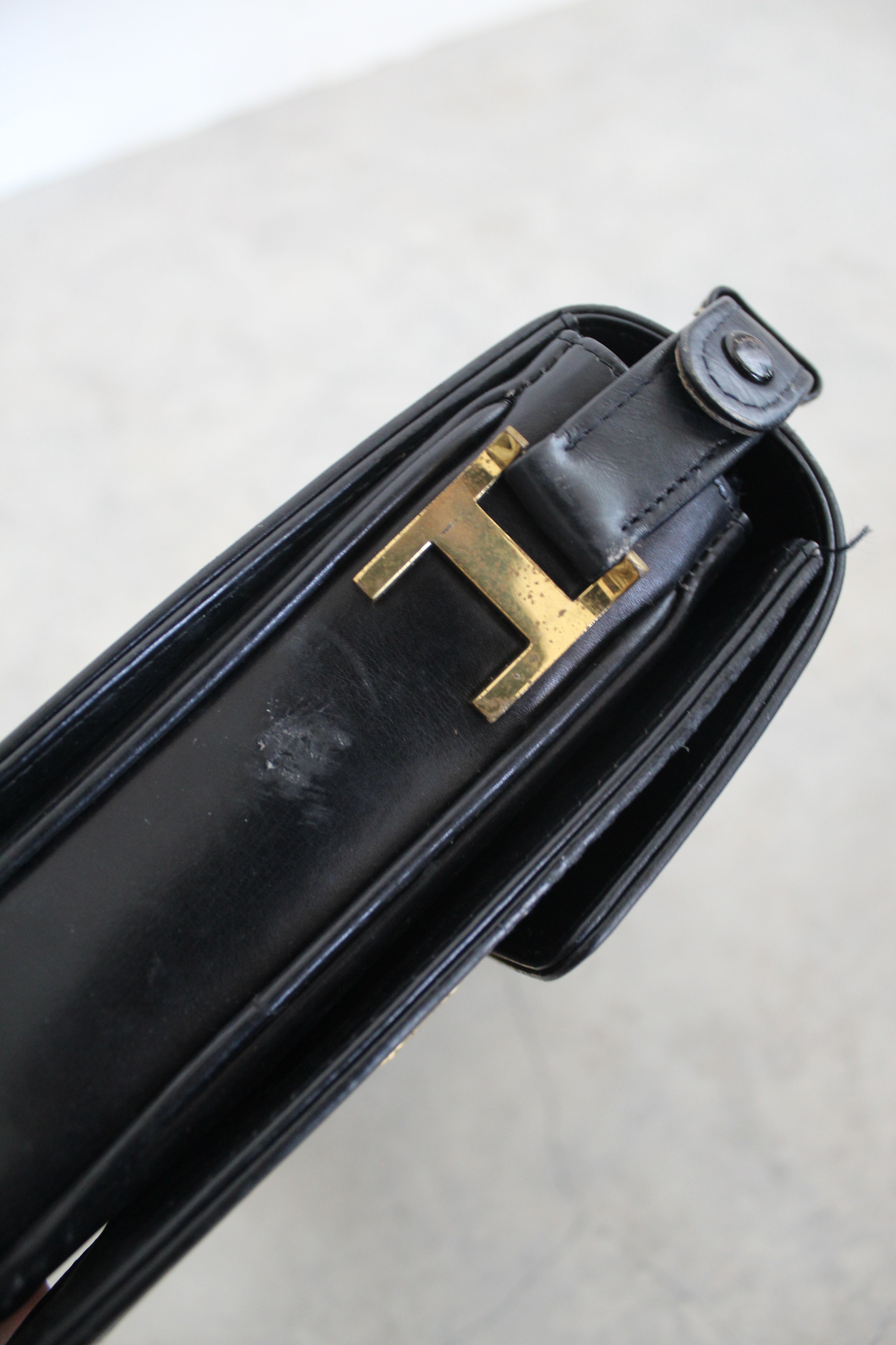 Paris Sulky Shoulder bag with Horse Carriage Clasp