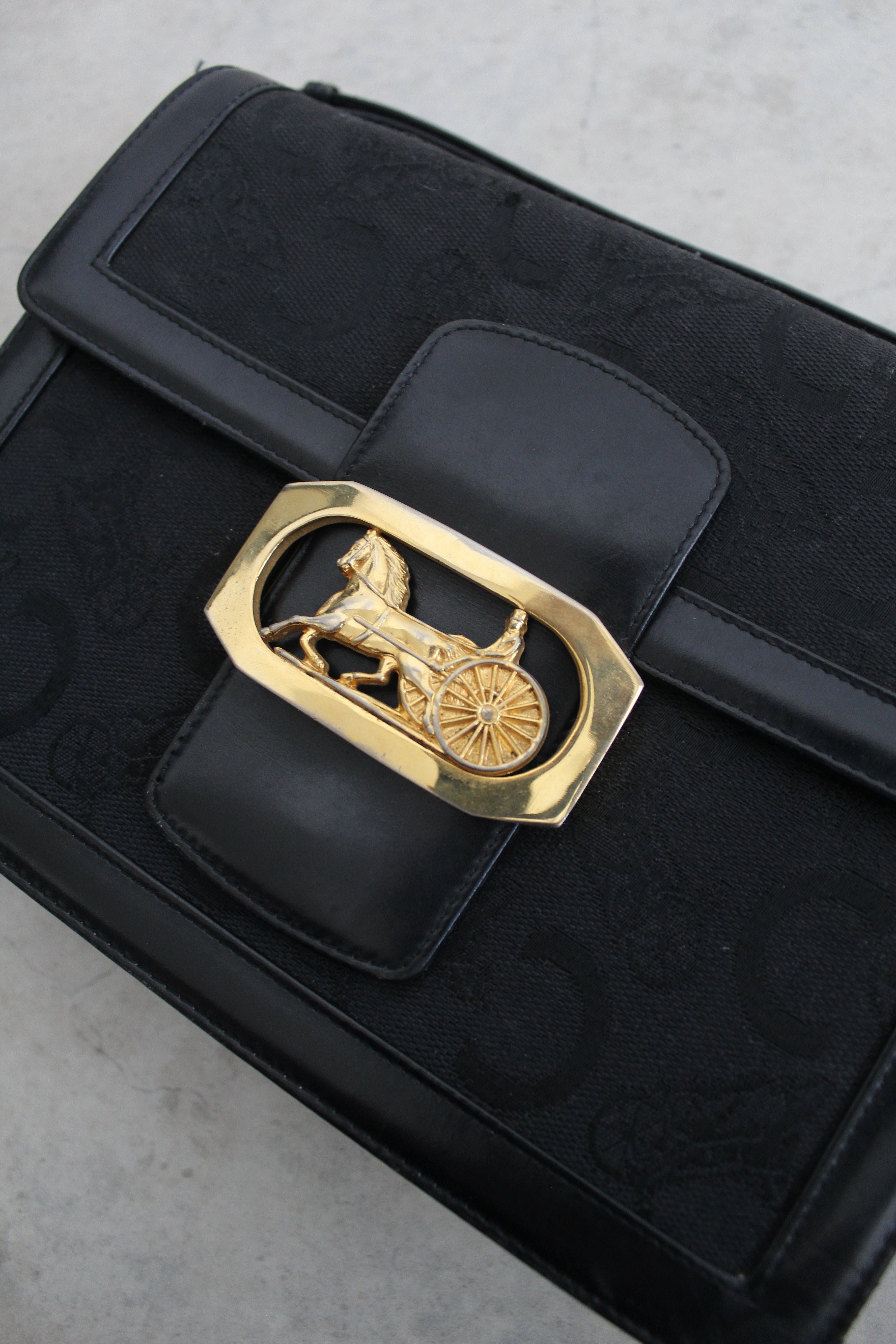 Paris Sulky Shoulder bag with Horse Carriage Clasp