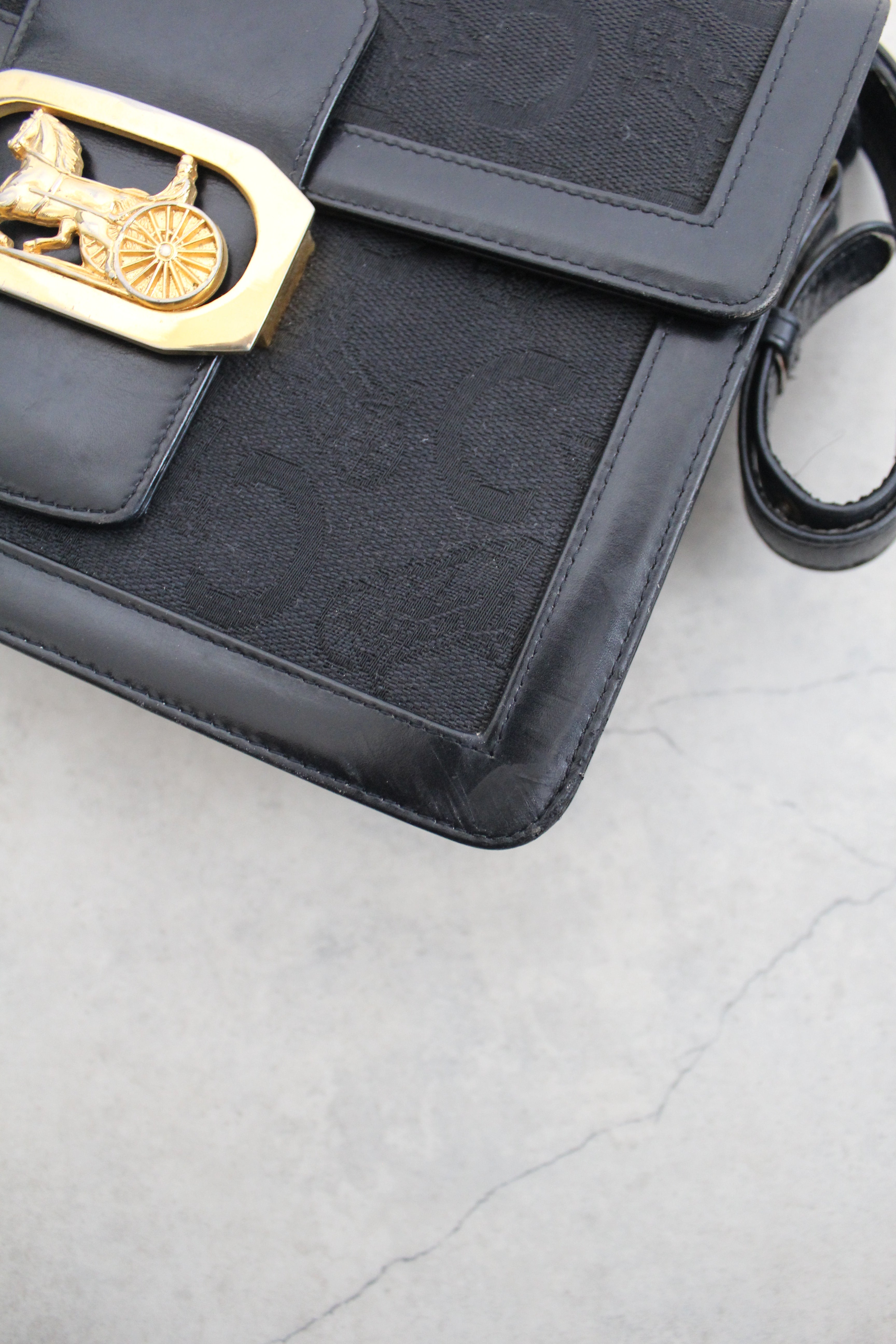 Paris Sulky Shoulder bag with Horse Carriage Clasp