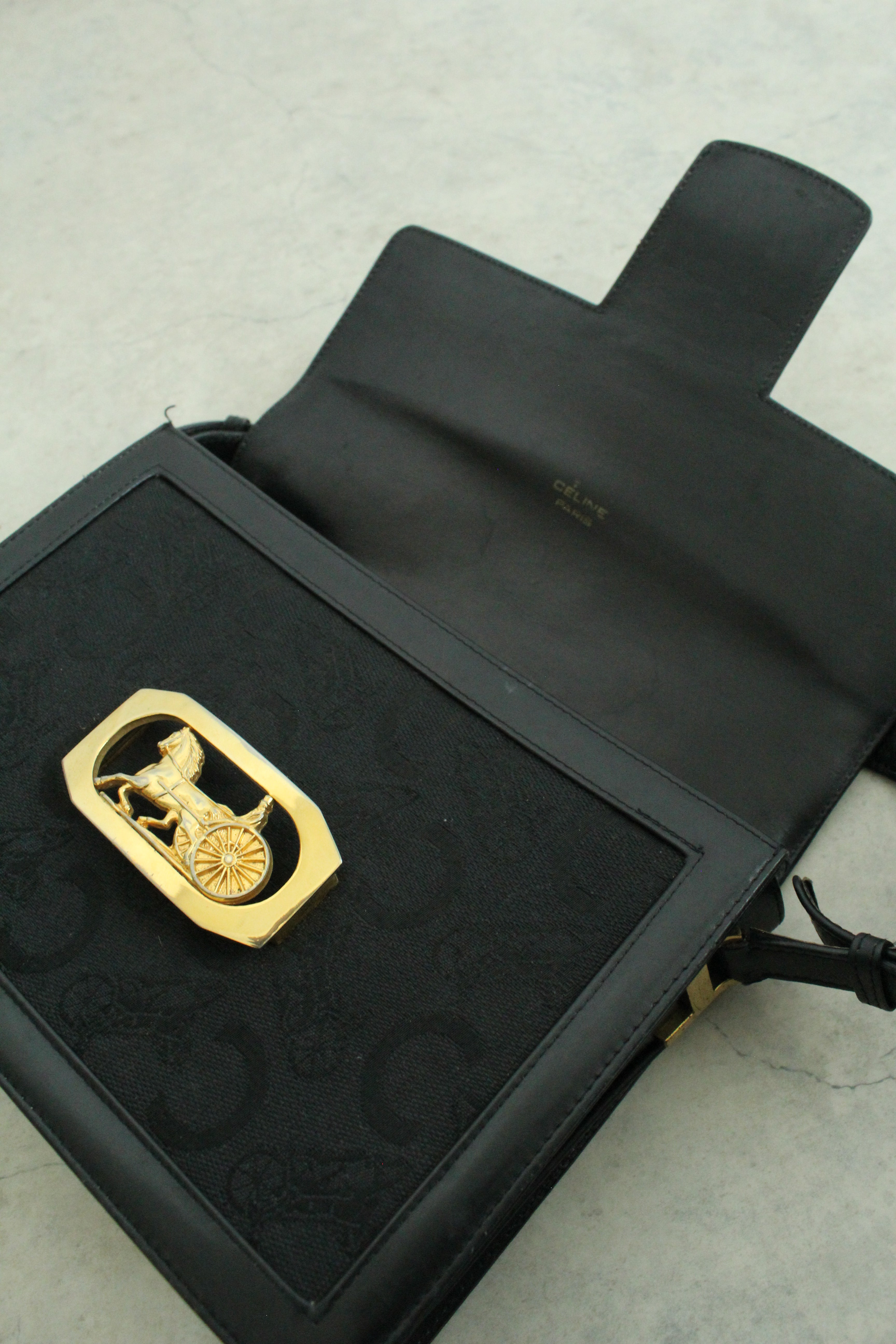 Paris Sulky Shoulder bag with Horse Carriage Clasp