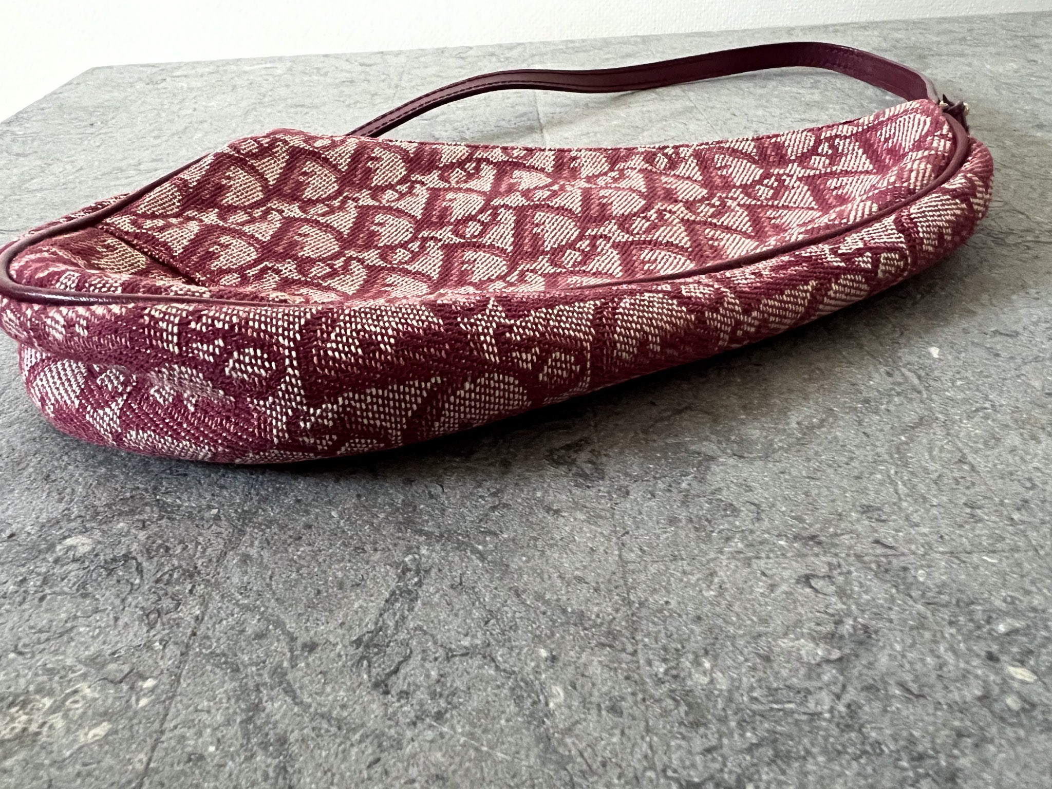 Trotter Canvas Saddle Pouch in Burgundy red
