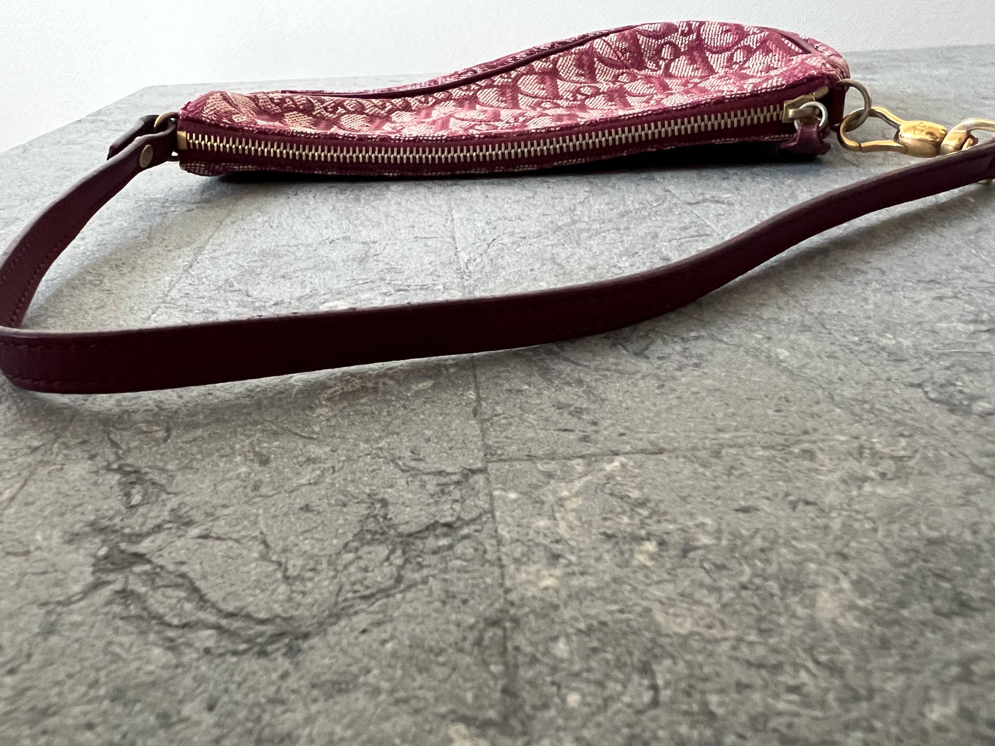 Trotter Canvas Saddle Pouch in Burgundy red