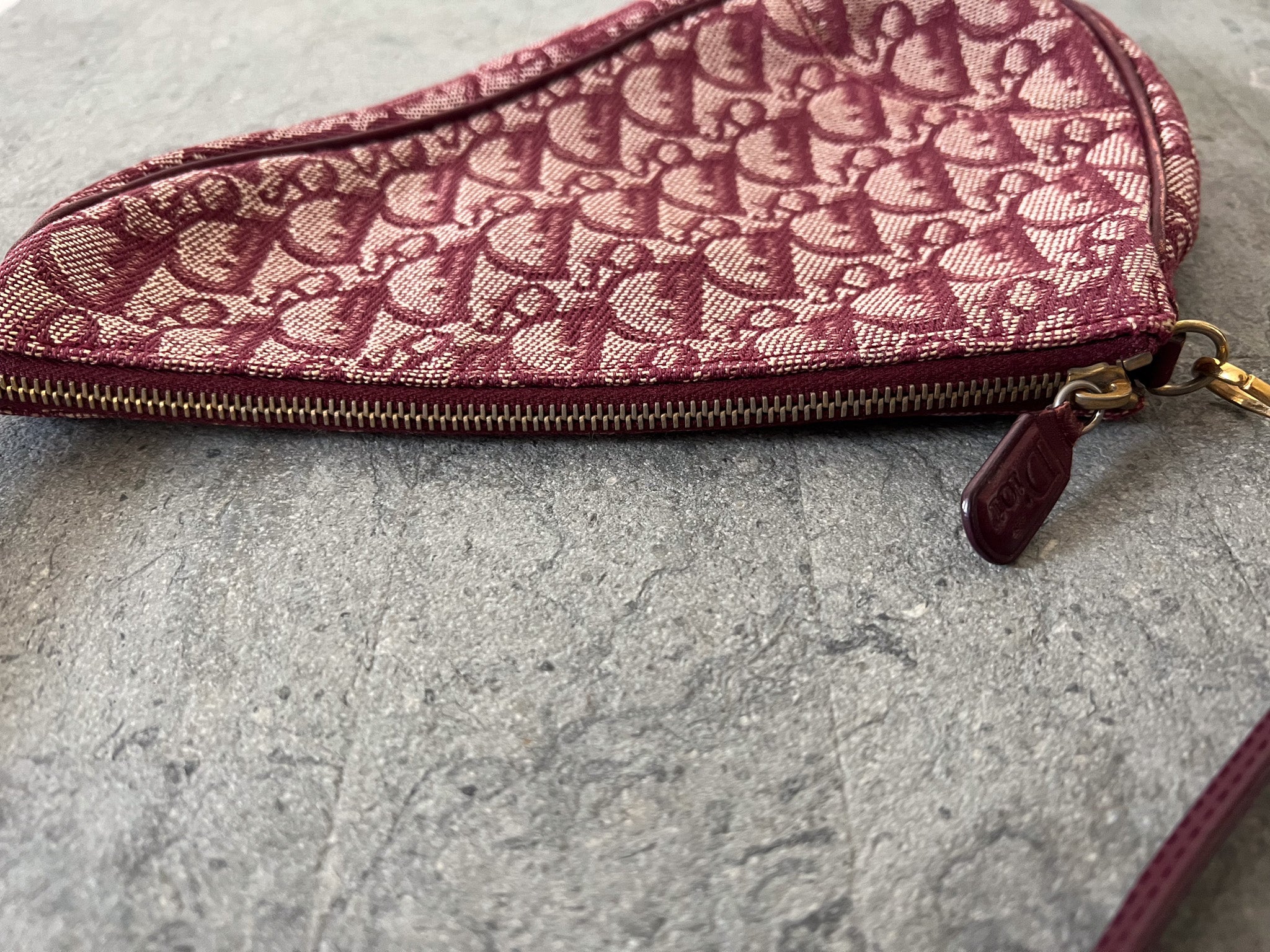 Trotter Canvas Saddle Pouch in Burgundy red