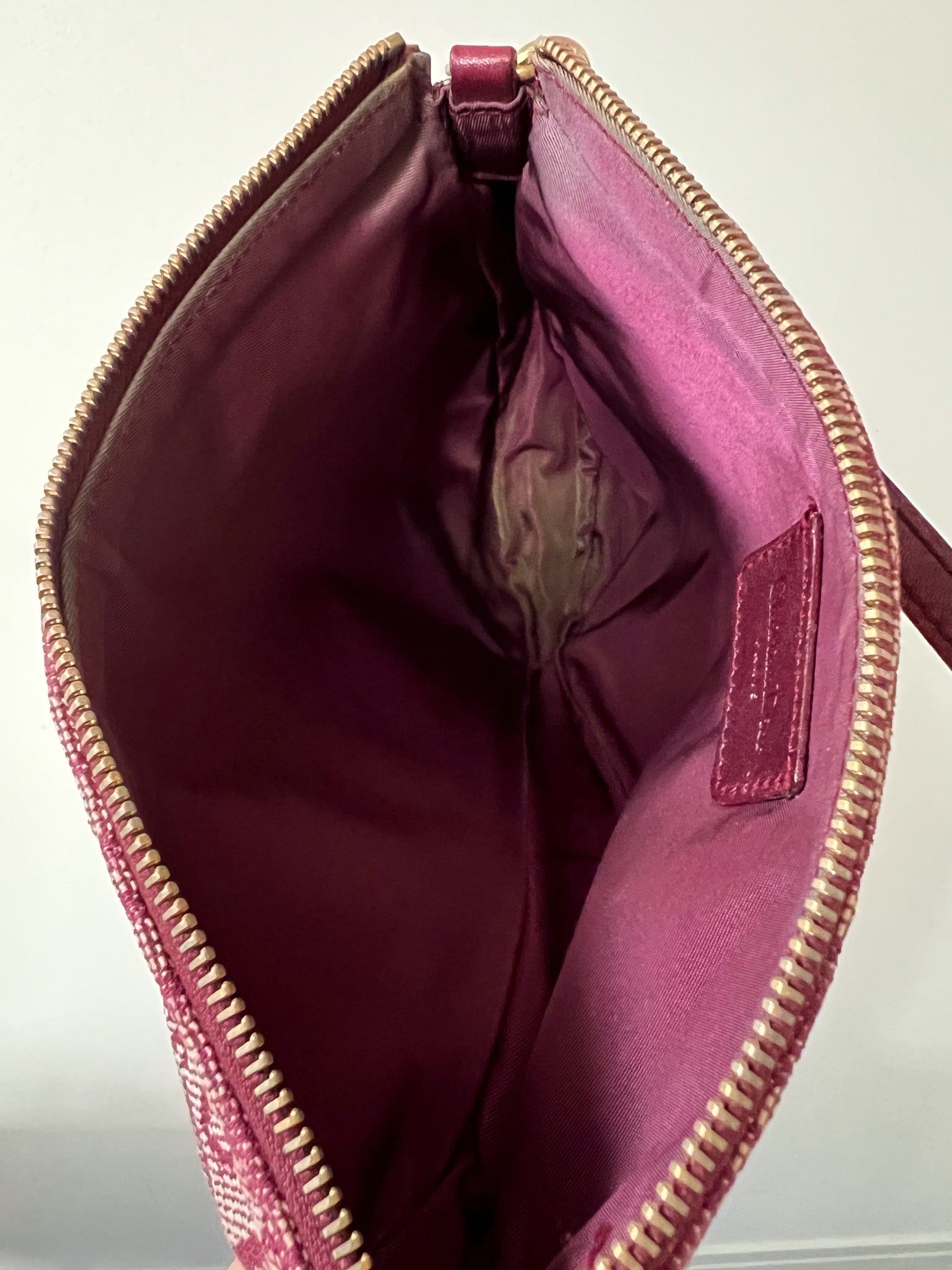 Trotter Canvas Saddle Pouch in Burgundy red