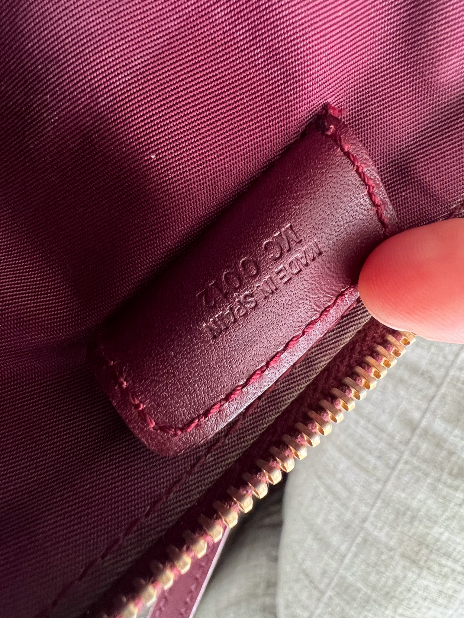 Trotter Canvas Saddle Pouch in Burgundy red