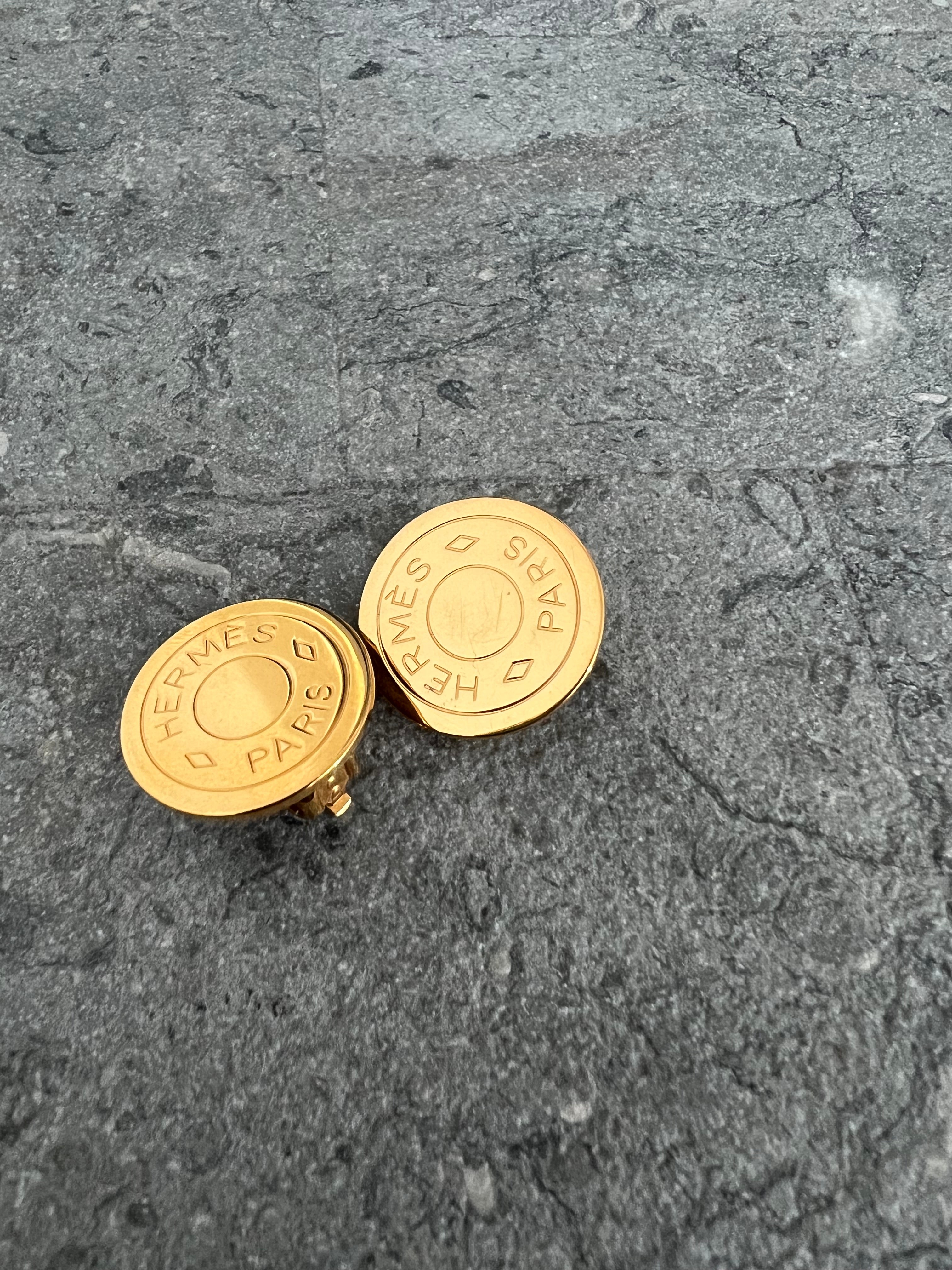 Seria Round Clip on Earrings in Gold plate