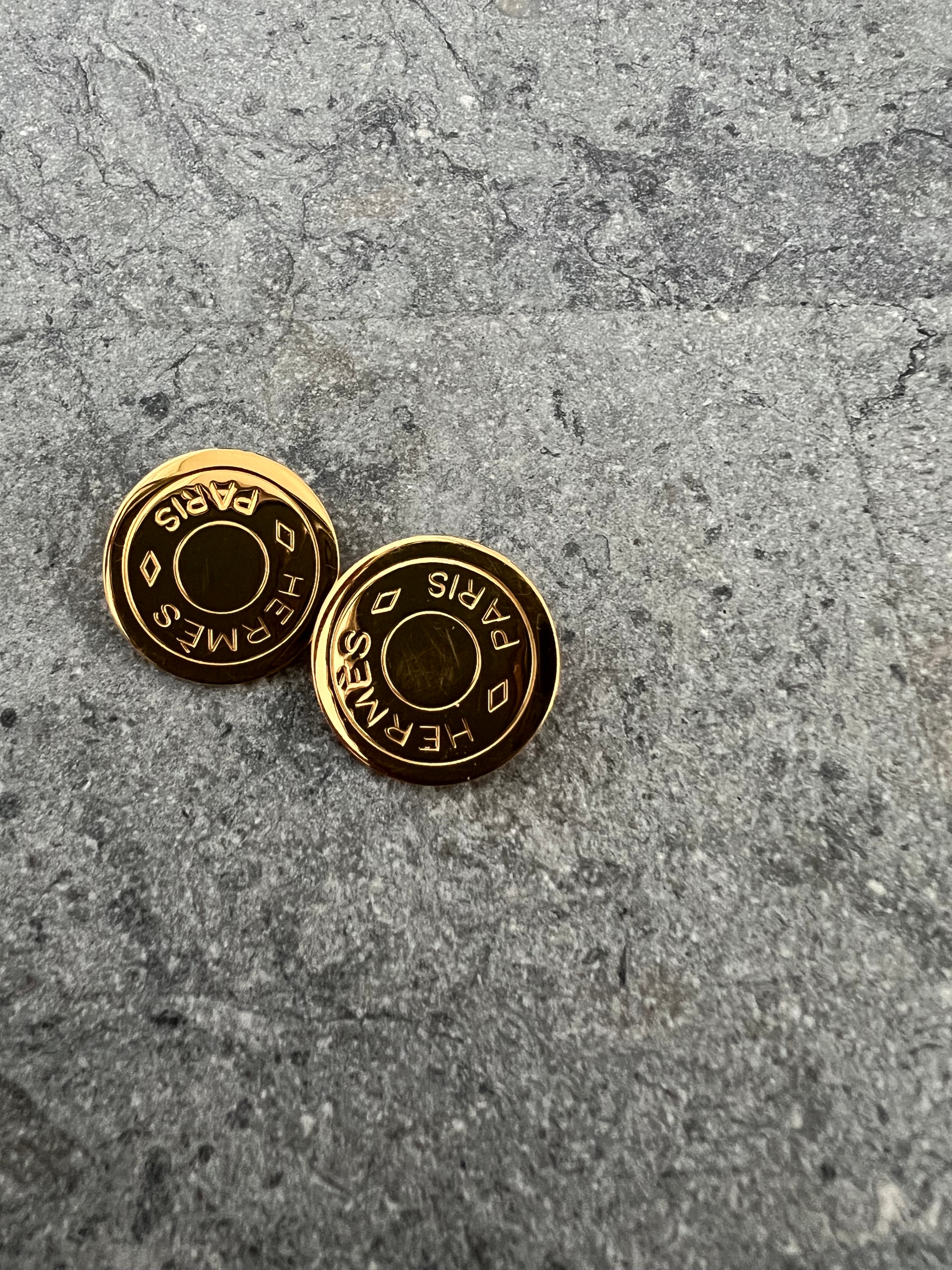 Seria Round Clip on Earrings in Gold plate