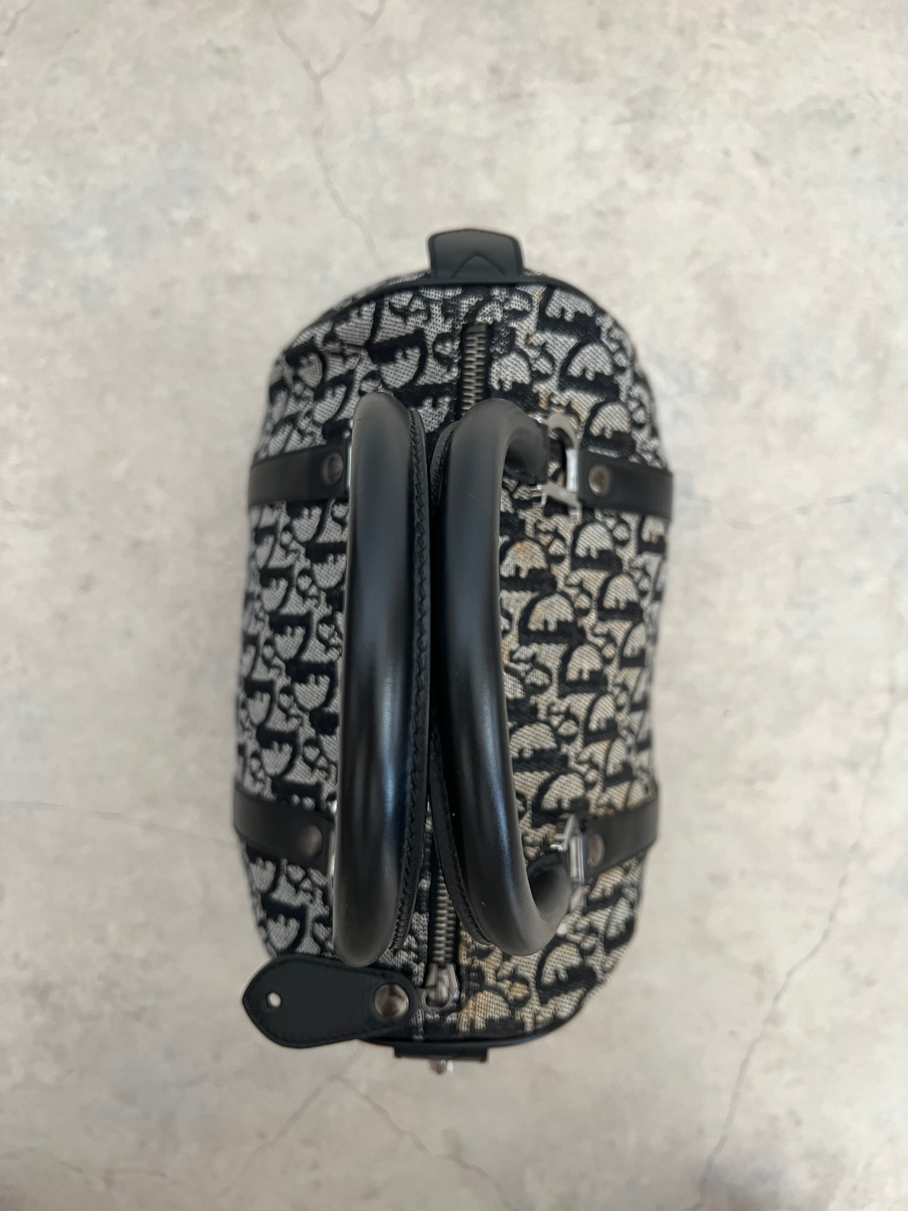 Oblique Trotter Boston Bag — Navy