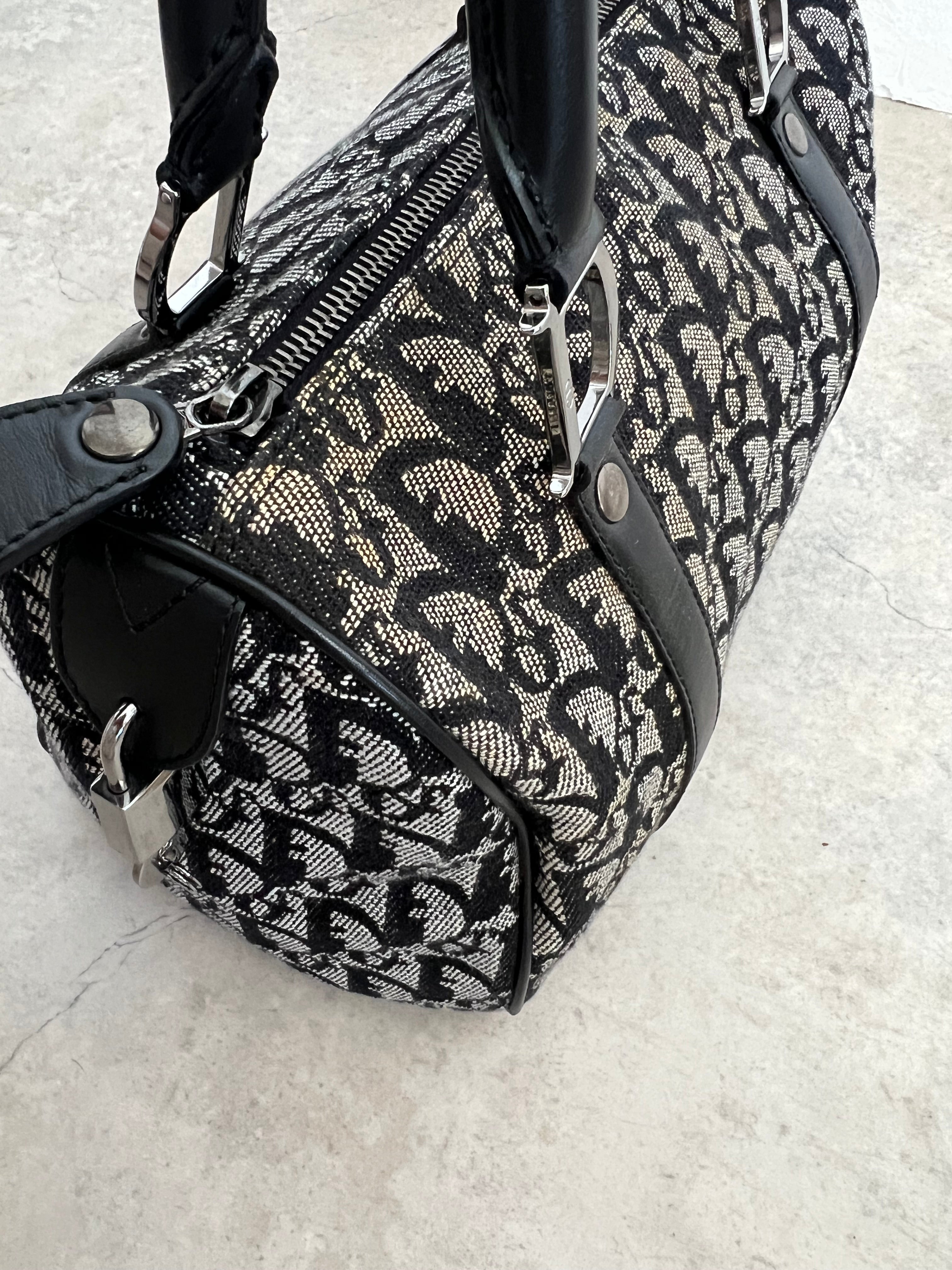 Oblique Trotter Boston Bag — Navy