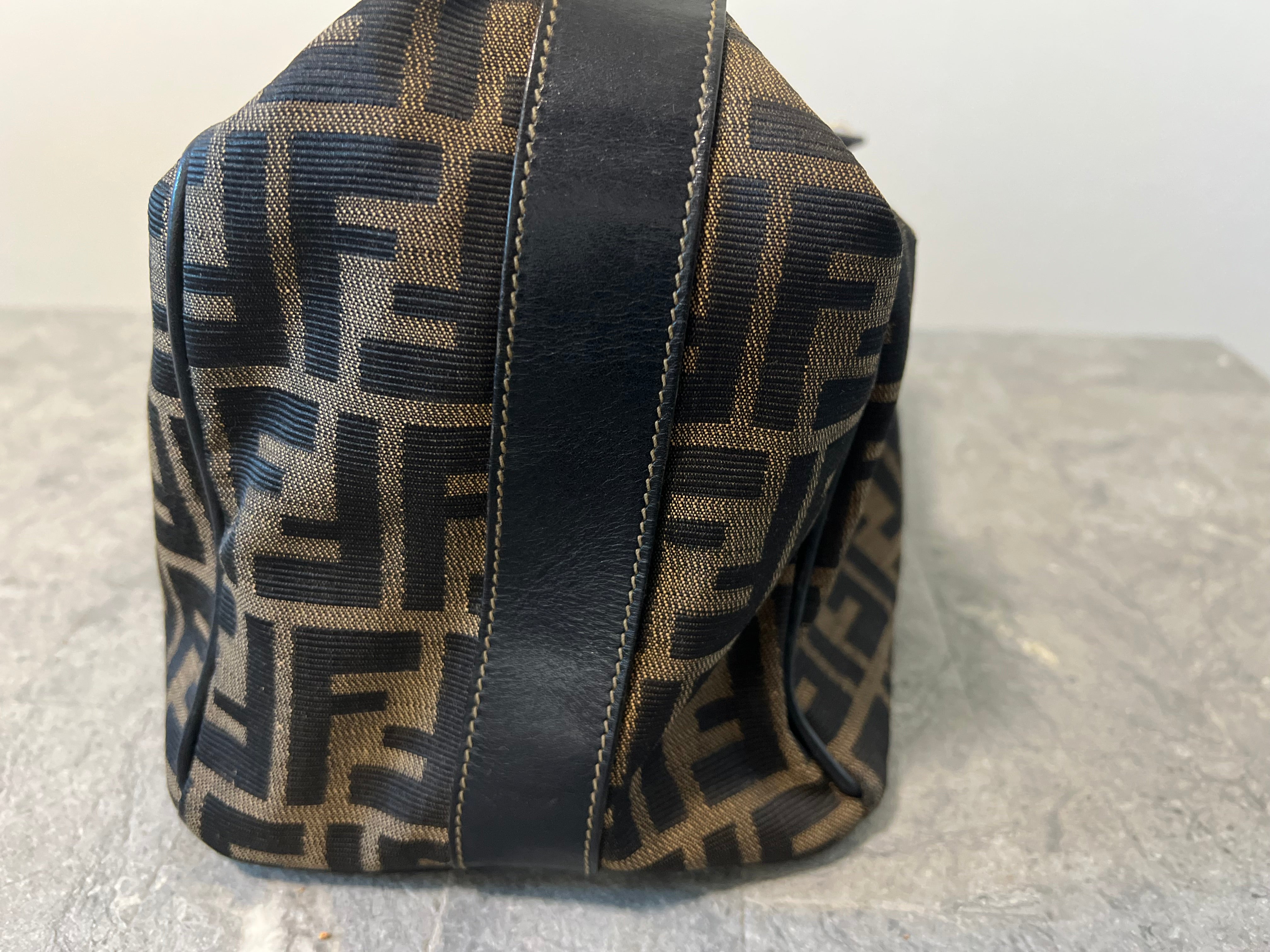 Zucca Vanity Accessory Pouch Bag with a lock