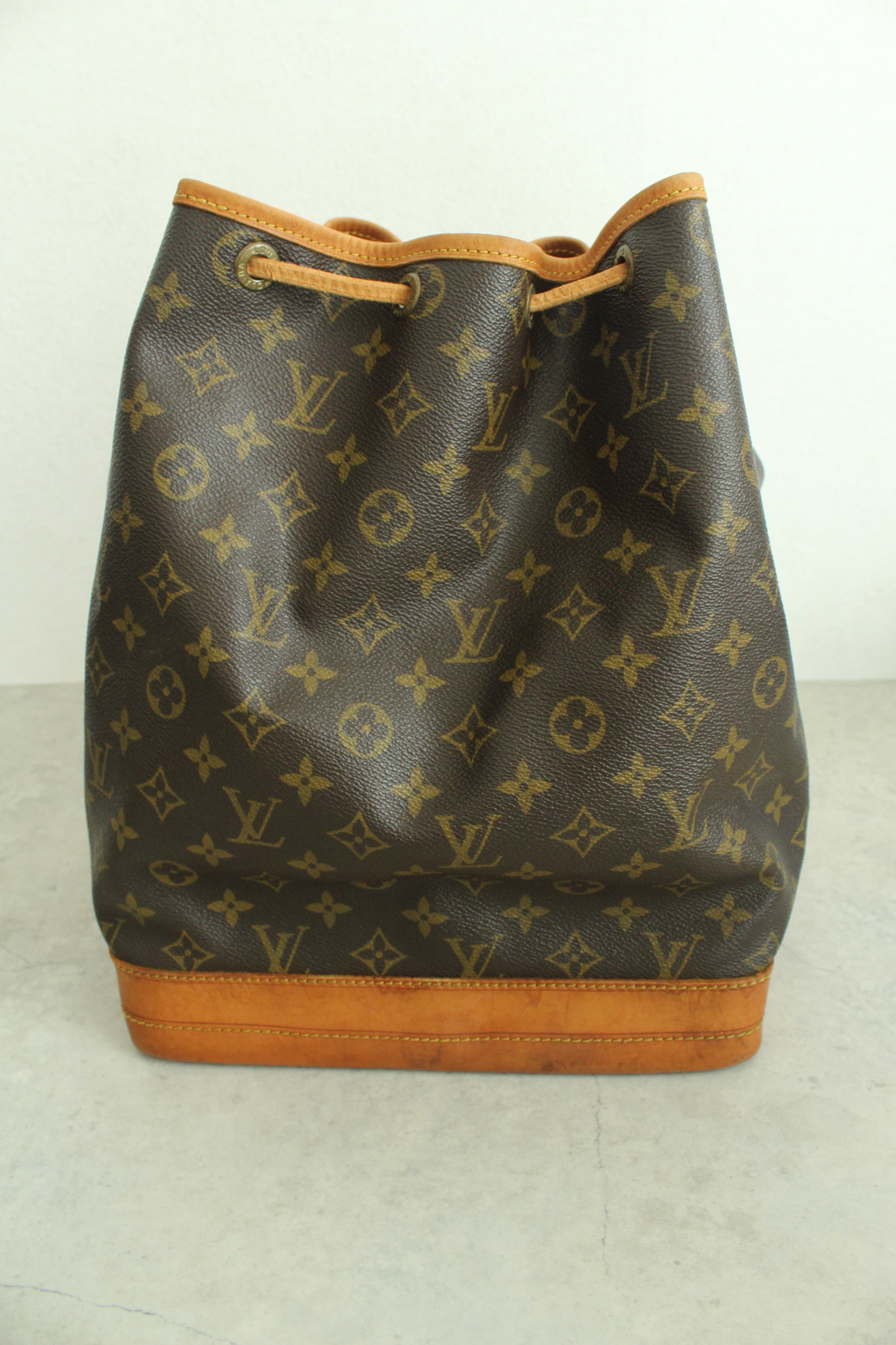 Monogram Noe Shoulder bag